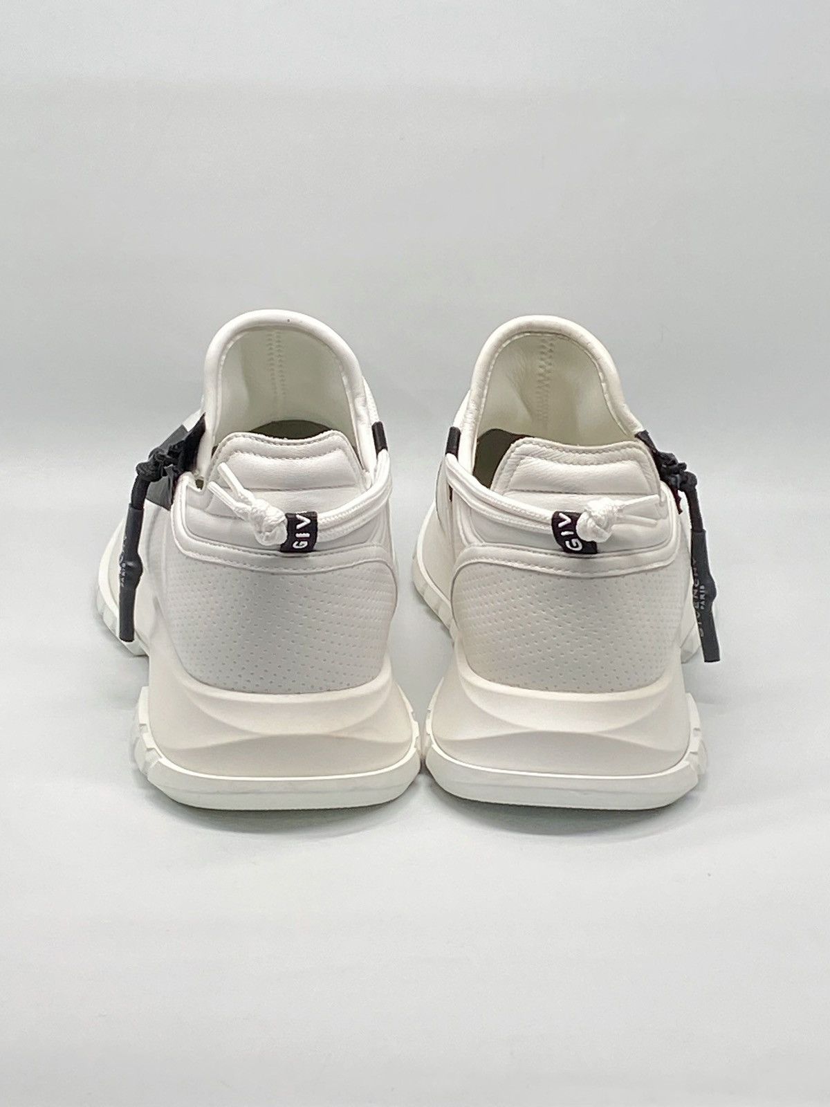 Givenchy Givenchy Spectre Logo Zip Runner Sneakers size 38.5 Size US 8.5 / IT 38.5 - 8 Thumbnail