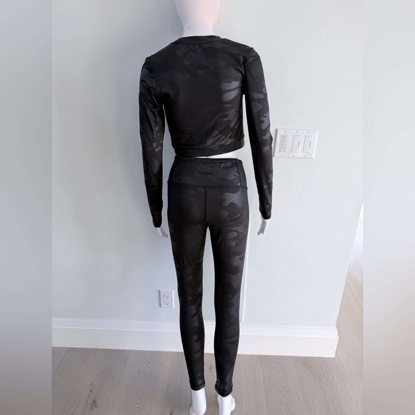 Rudsak New Rudsak Black Camouflage Long Sleeve Crop Top & Leggings Size 28" / US 6 / IT 42 - 5 Thumbnail
