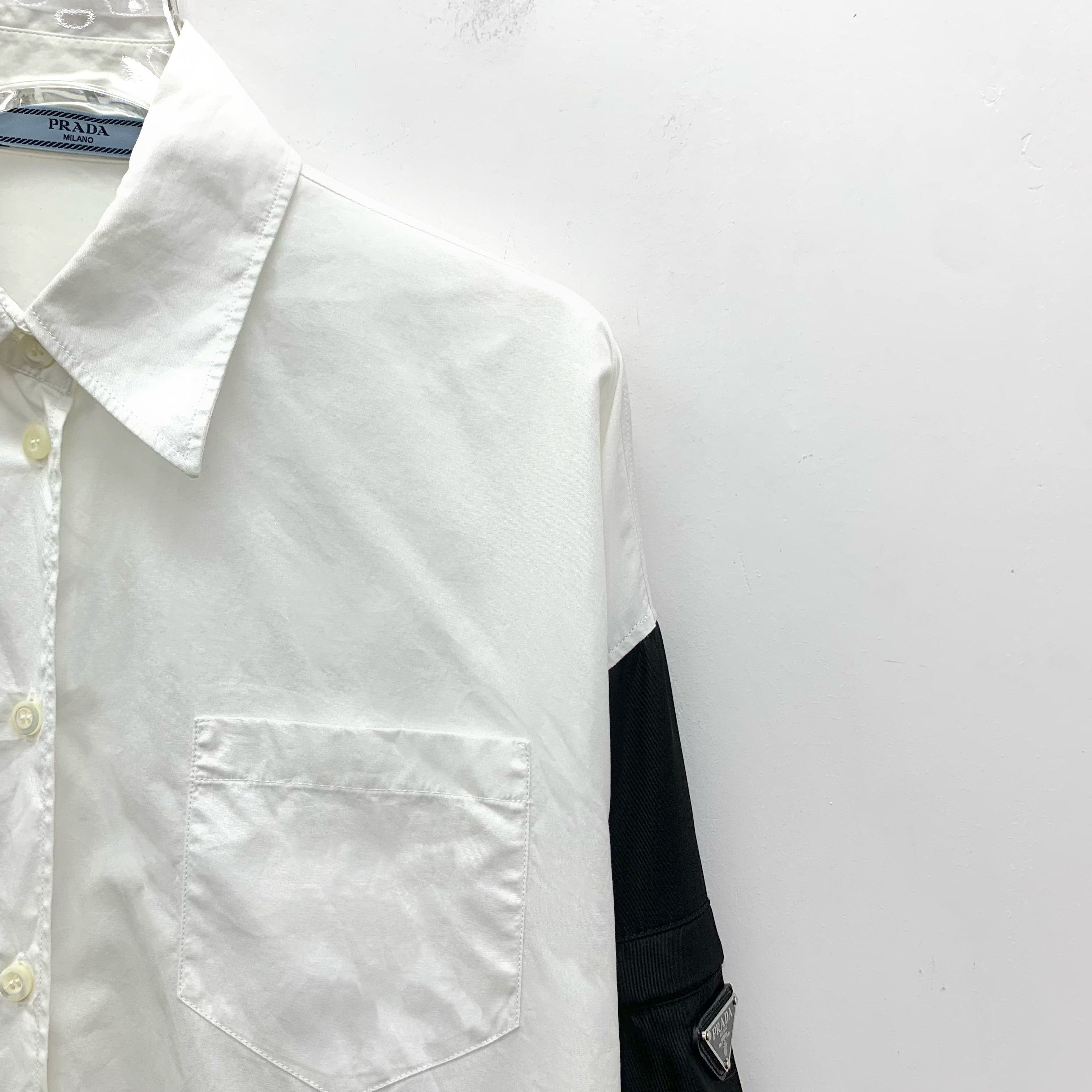 Prada Prada White Triangle Logo Cotton Shirt (M) Size US M / EU 48-50 / 2 - 8 Thumbnail