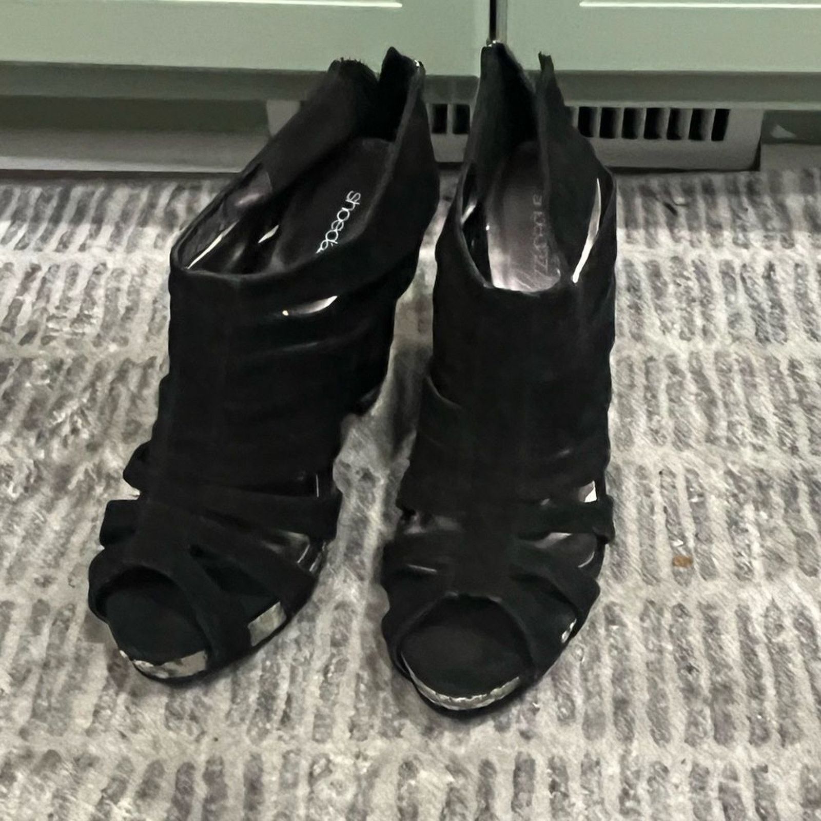 Vintage Shoe Dazzle Velvet Gladiator Sandals Back Zip Black Size 8 Size US 8 / IT 38 - 2 Thumbnail