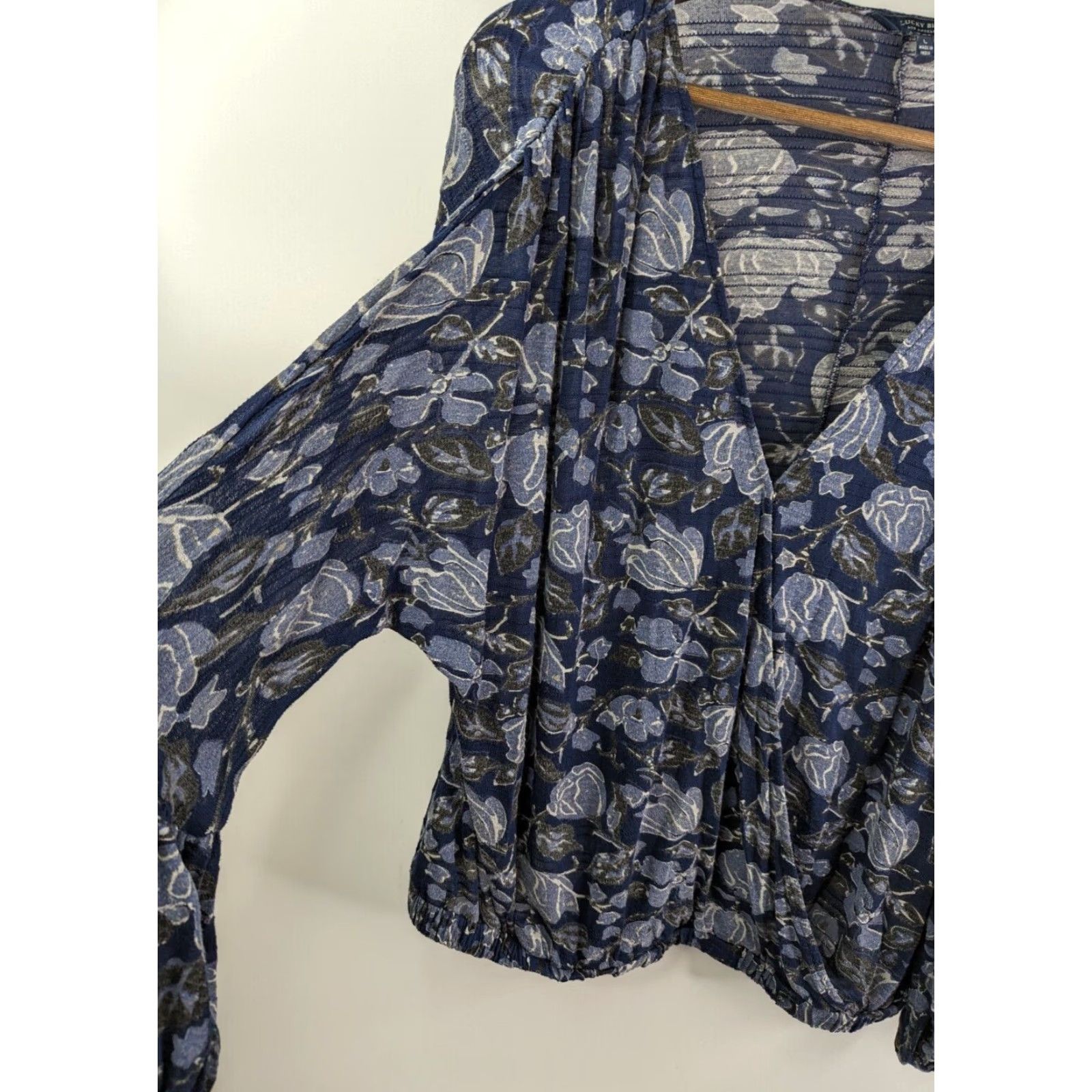 Lucky Brand Lucky Brand Blouse Shirt Long Sleeve Floral V-Neck Juliet Sleeve Regular Size L Blue Womens Size L / US 10 / IT 46 - 3 Thumbnail