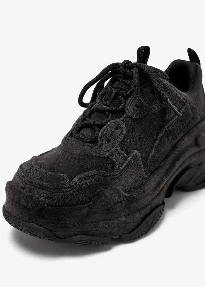 Balenciaga o1srvl11e0426 Triple S Sneakers Velvet in Black Size US 7 / IT 37 - 2 Thumbnail
