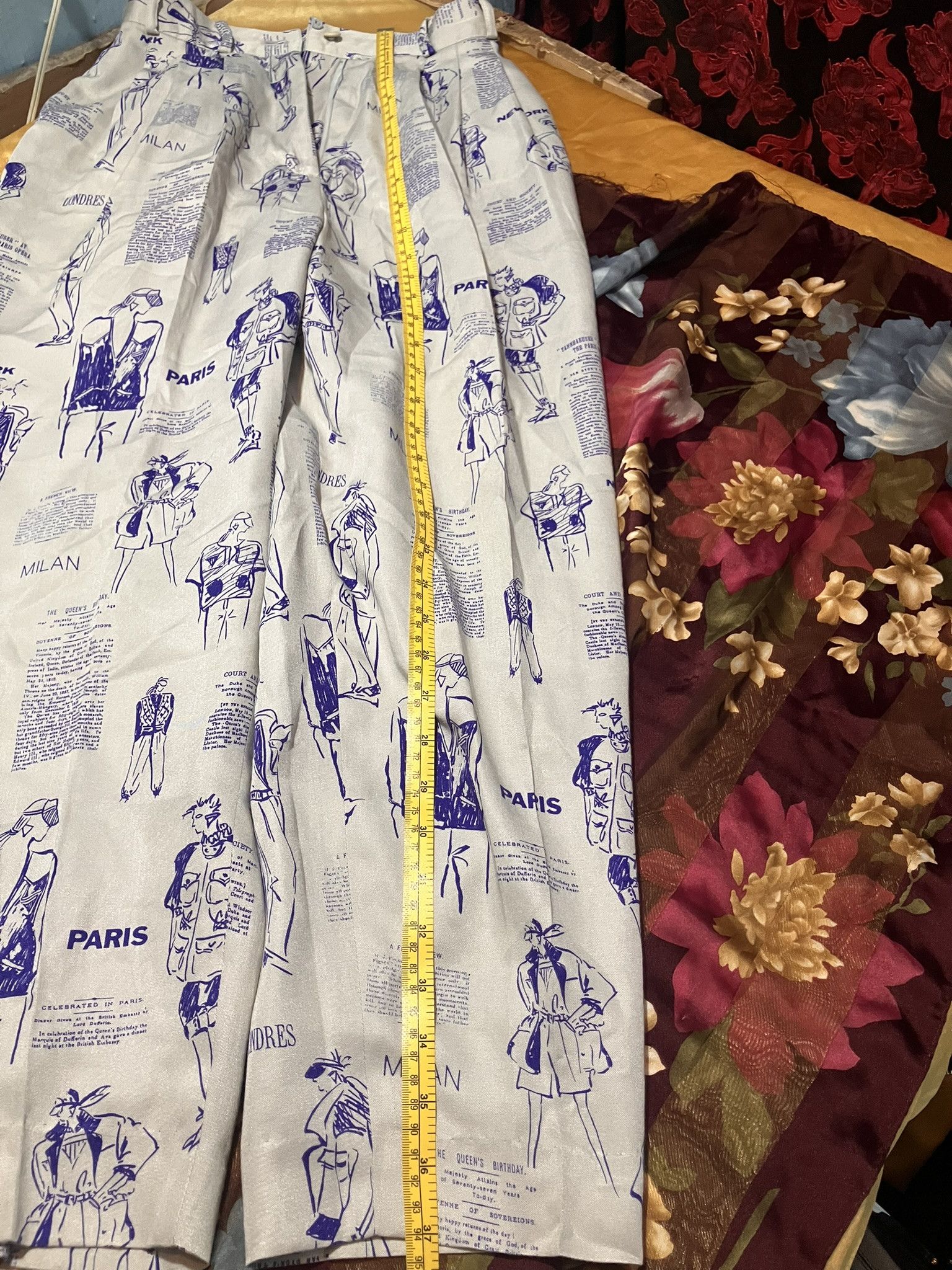 Japanese Brand Per Spook Paris Golden Thimble Archival Museum Quality Size 27" / US 4 / IT 40 - 8 Thumbnail