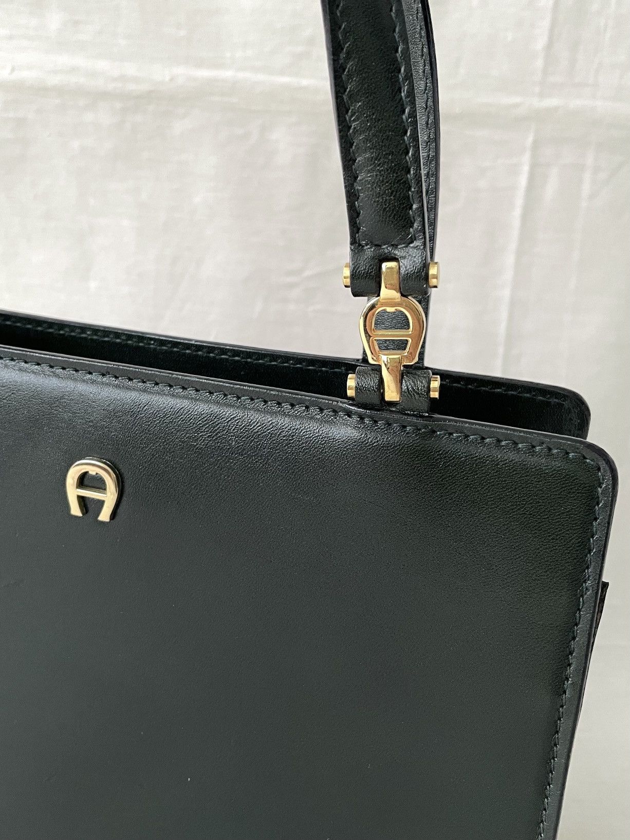 Etienne Aigner Vintage Aigner Black Leather Small Handbag Size ONE SIZE - 3 Thumbnail