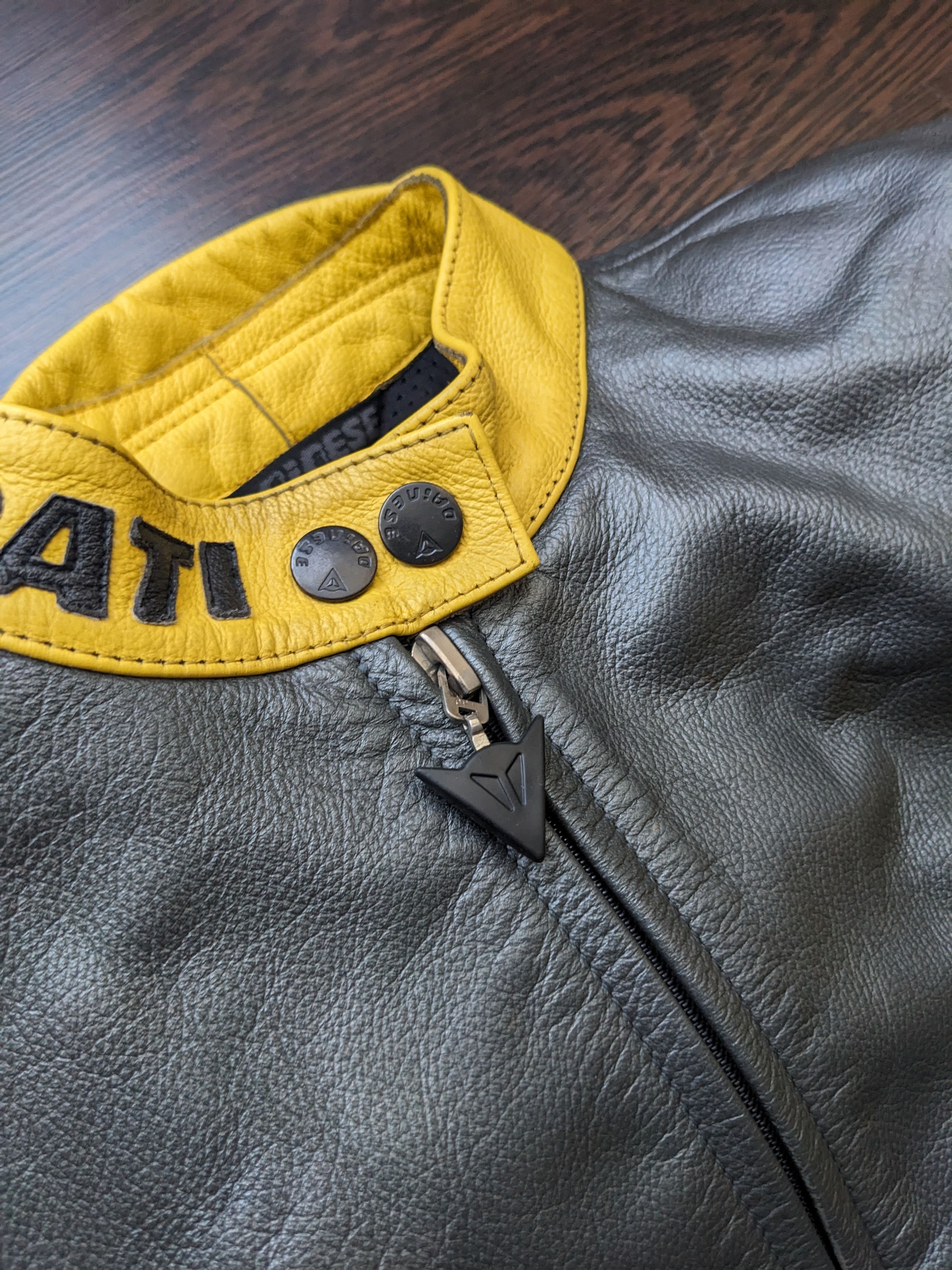 Dainese × Vintage Dainese Ducati Stripe 2 piece Suit Leather Moto Vintage 46 Size S / US 4 / IT 40 - 24 Thumbnail
