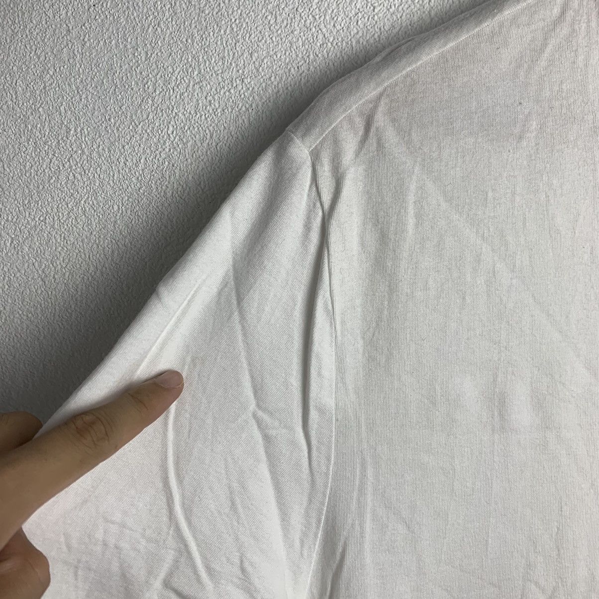 Designer × Kenneth Cole Kenneth Cole T-Shirt White V-Neck Size US L / EU 52-54 / 3 - 11 Thumbnail