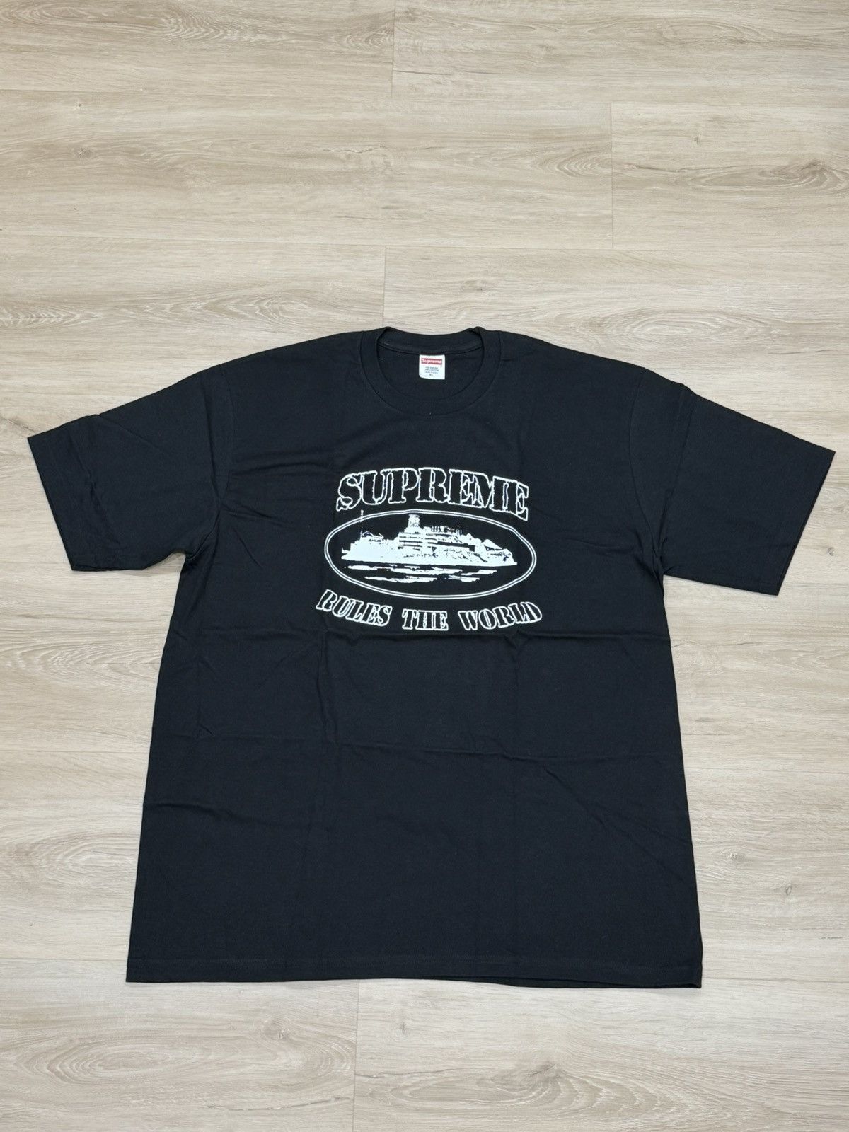 Supreme / Corteiz Rules The World Tee 23FW】Supreme × Corteiz