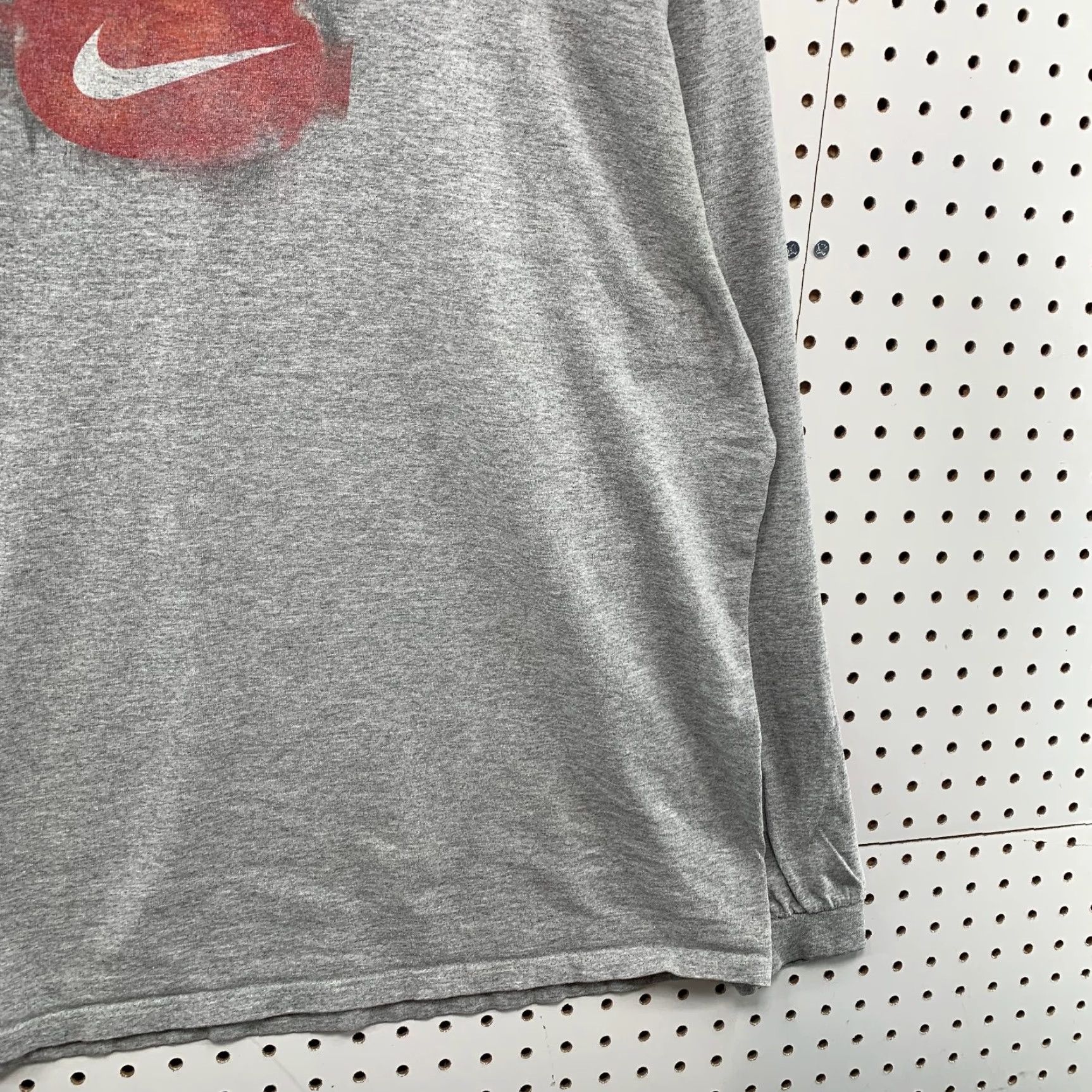 Nike VINTAGE Nike T Shirt Mens 2XL Gray Center Swoosh Long Sleeve Distressed Size US XXL / EU 58 / 5 - 6 Thumbnail