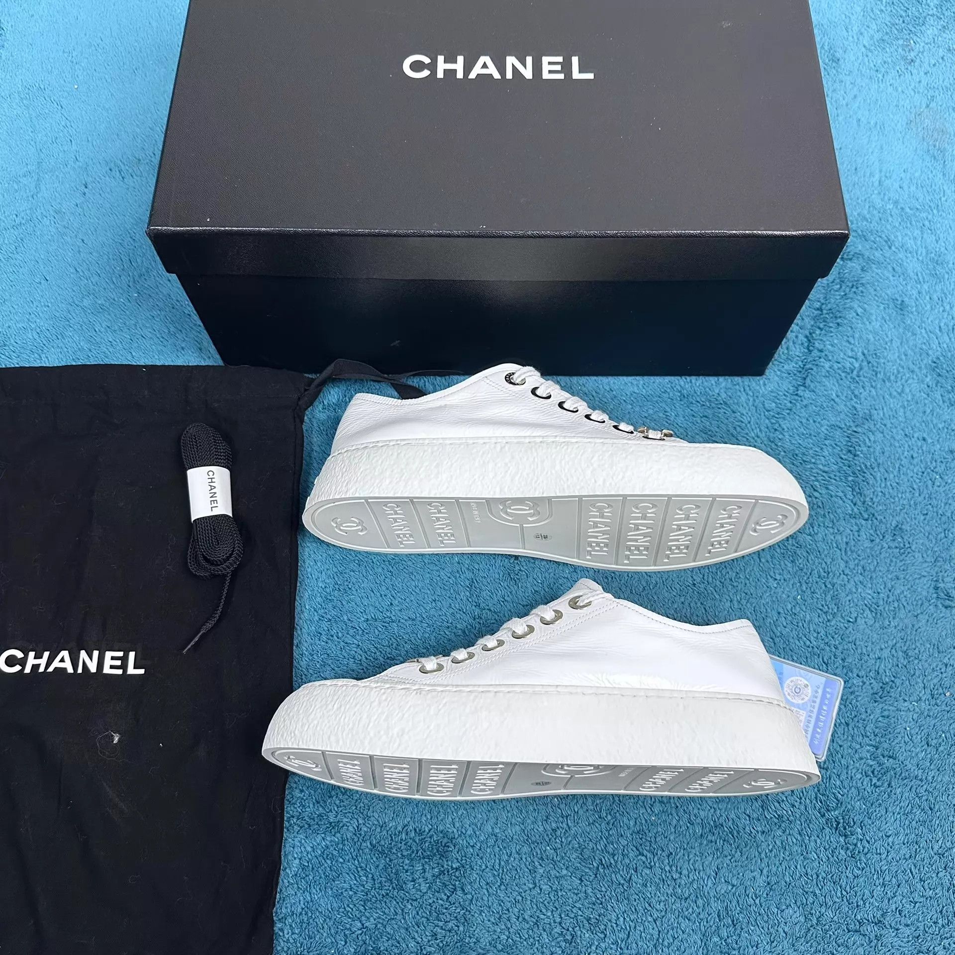 Chanel Chanel 24S Leather Platform Loafer White 37.5 Size US 7 / IT 37 - 2 Thumbnail