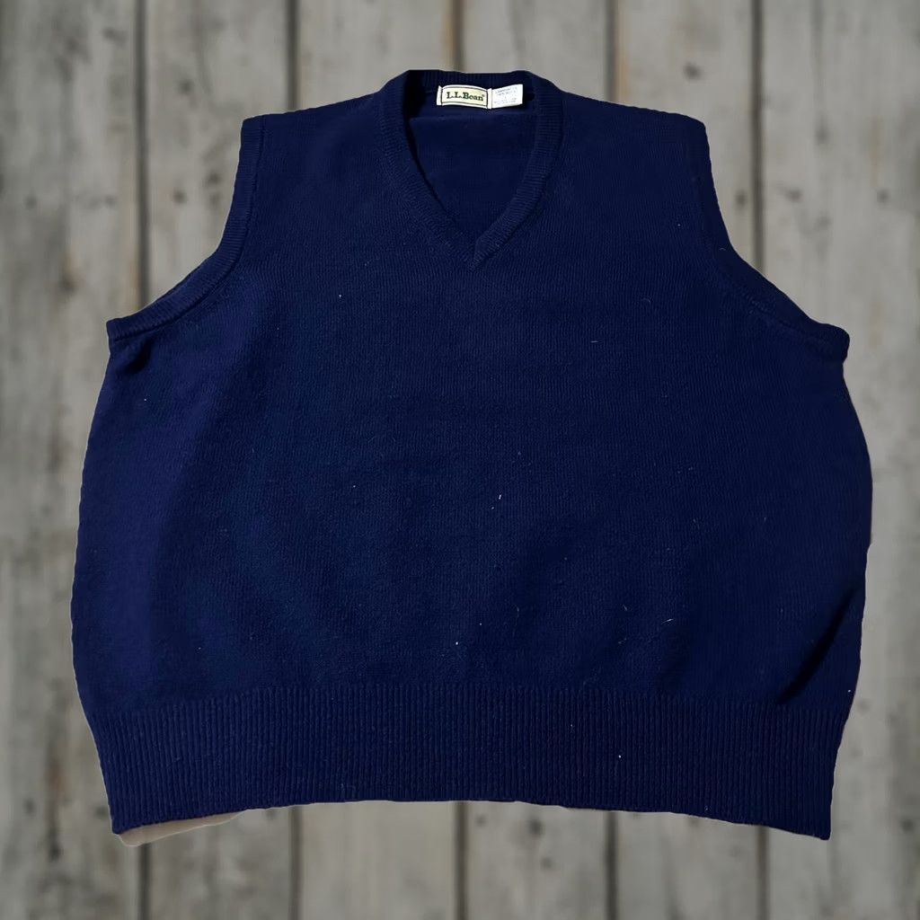 Vintage VINTAGE 90s L.L. Bean Lambswool Made In Scotland Sweater Vest Navy Large Mens Size US L / EU 52-54 / 3 - 1 Thumbnail
