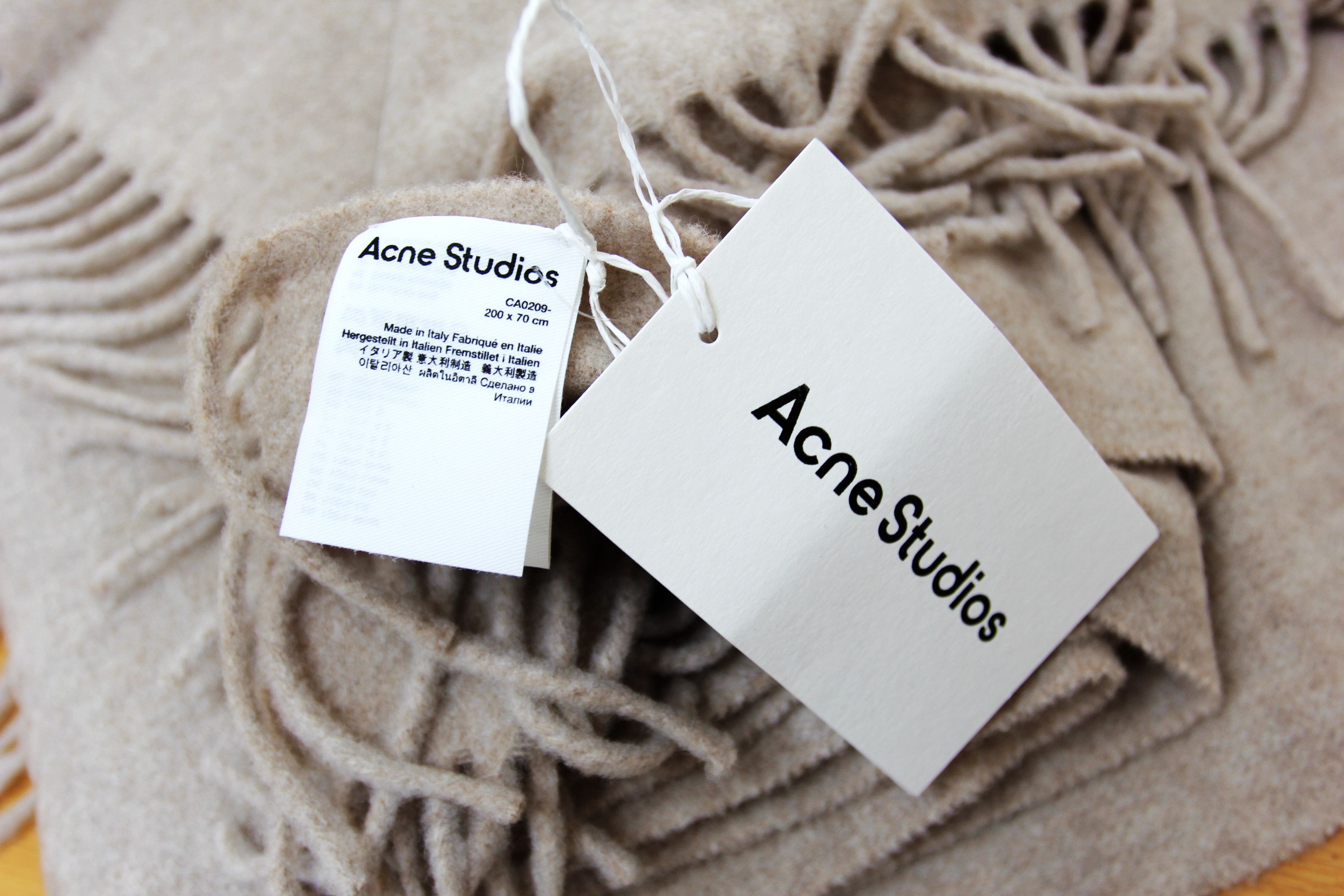 Acne Studios BNWT AW25 ACNE STUDIOS PINK PATCH OVERSIZED WOOL SCARF BEIGE Size ONE SIZE - 3 Thumbnail
