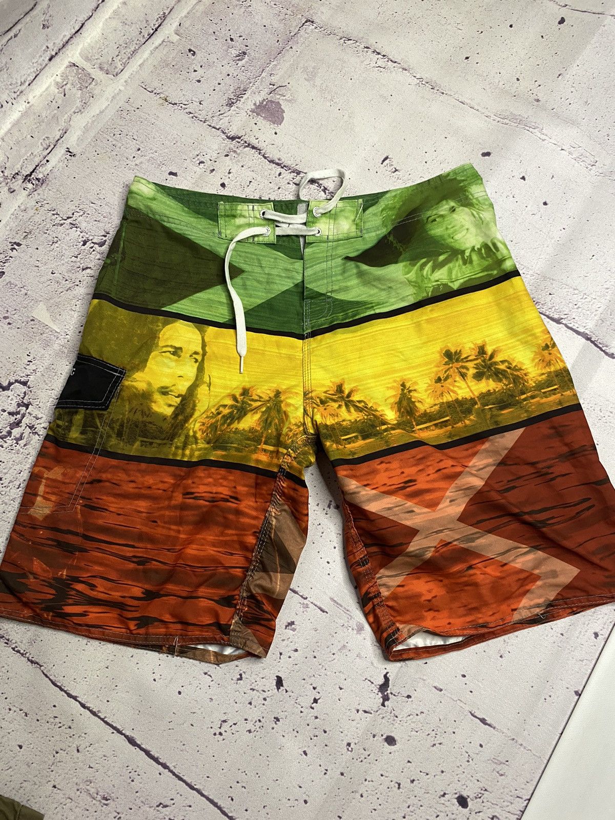 BILLABONG × Bob Marley サーフパンツ　ショーツ 超美品 BILLABONG×BOB MARLEY ボードショーツ 水着 ビラボン