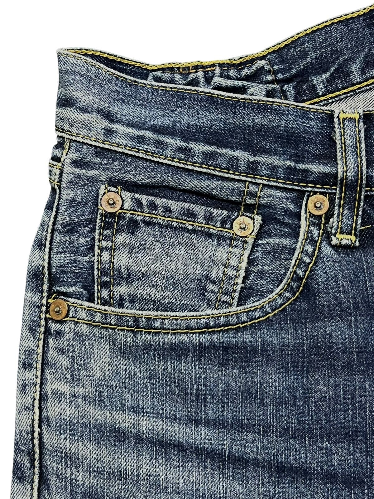 Vintage 05 Levi’s 502 Japan - Faded Wash Jeans