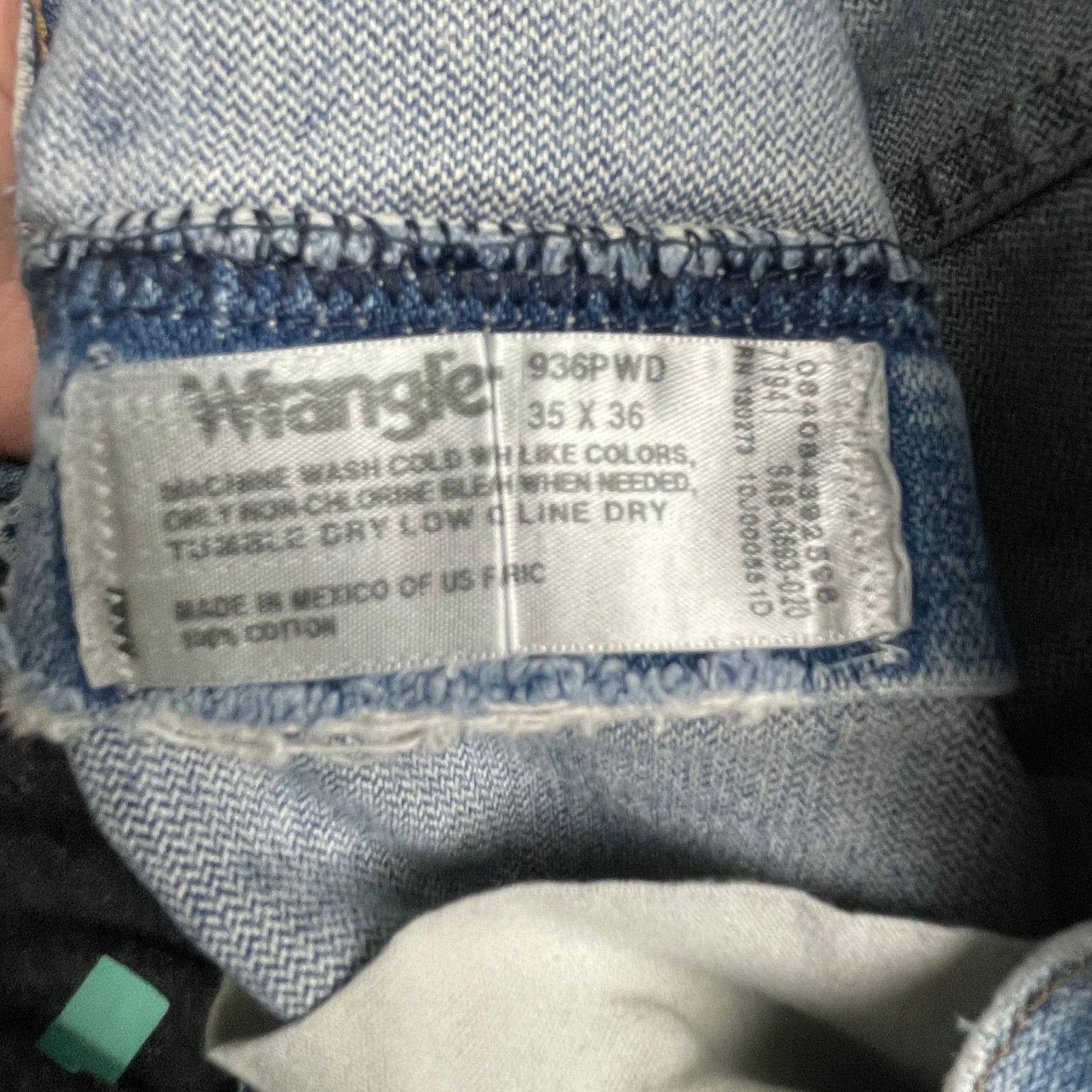 Wrangler Wrangler Light Wash Distressed Jeans 35x36 Thrashed Size US 35 - 10 Thumbnail