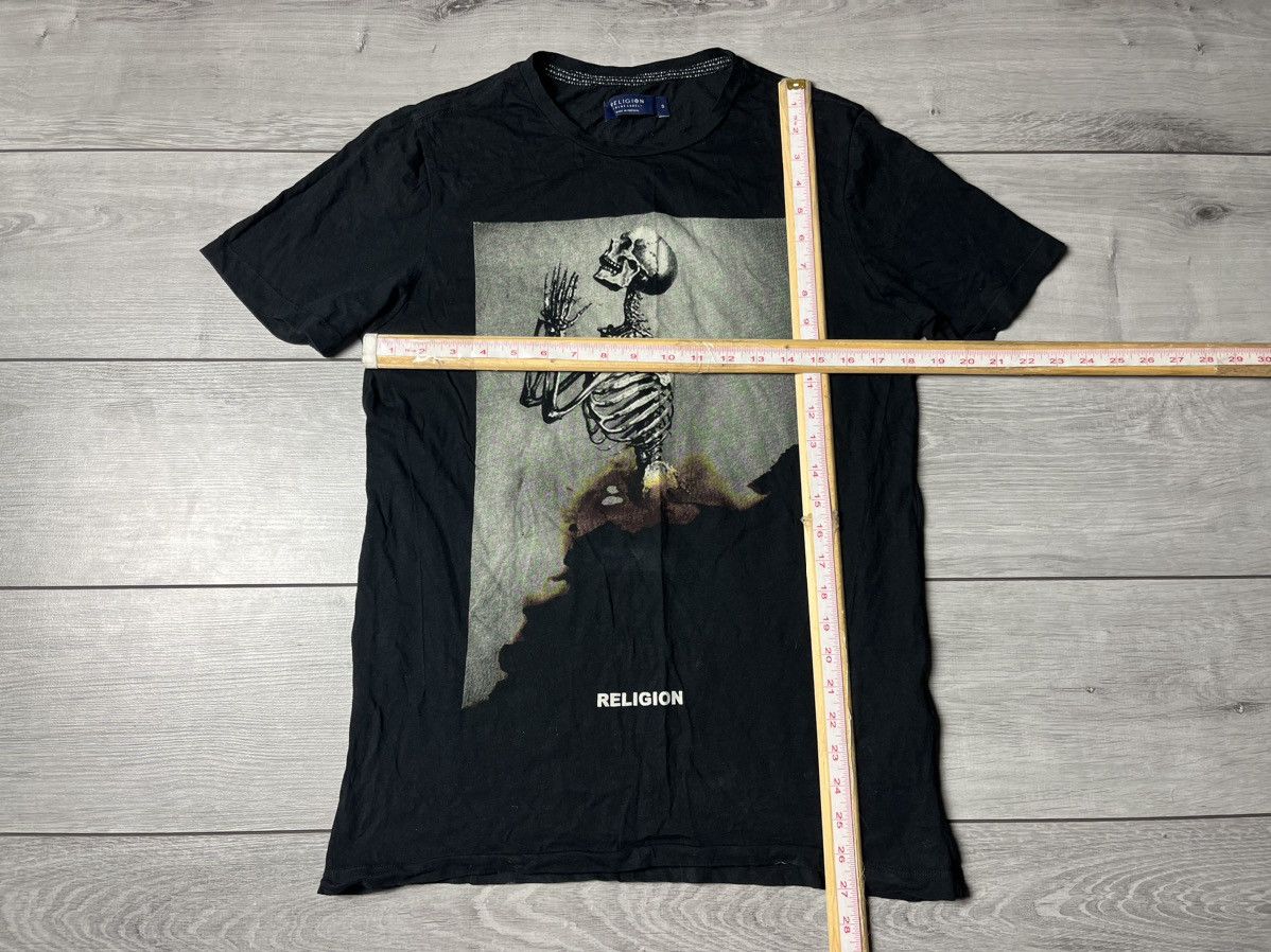 Japanese Brand Religion skulls Tshirt size Small Size US S / EU 44-46 / 1 - 5 Thumbnail