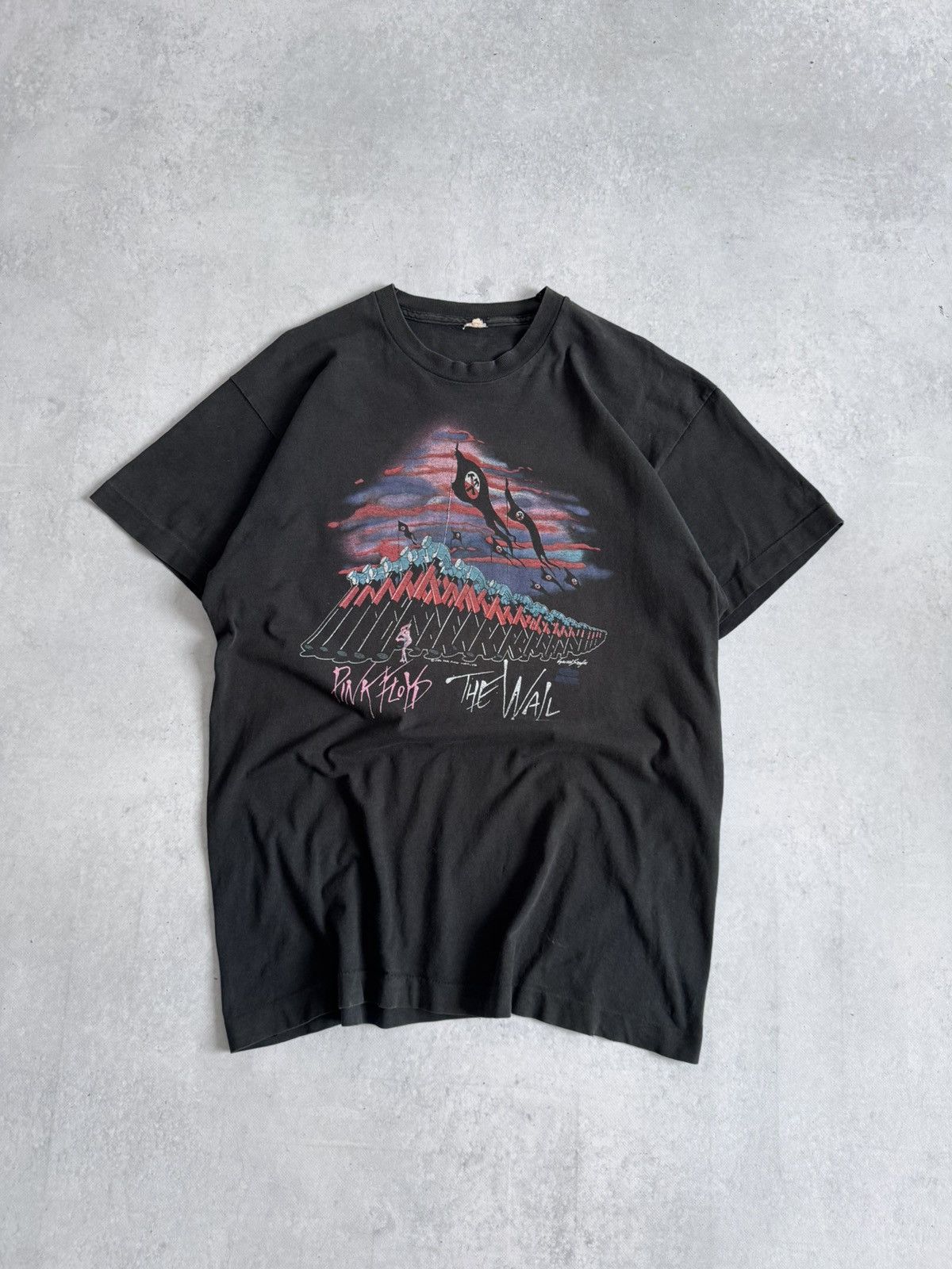 Other Vintage Pink Floyd The Wall 1982 Rare Rock Band Tee Faded Size US L / EU 52-54 / 3 - 1 Thumbnail