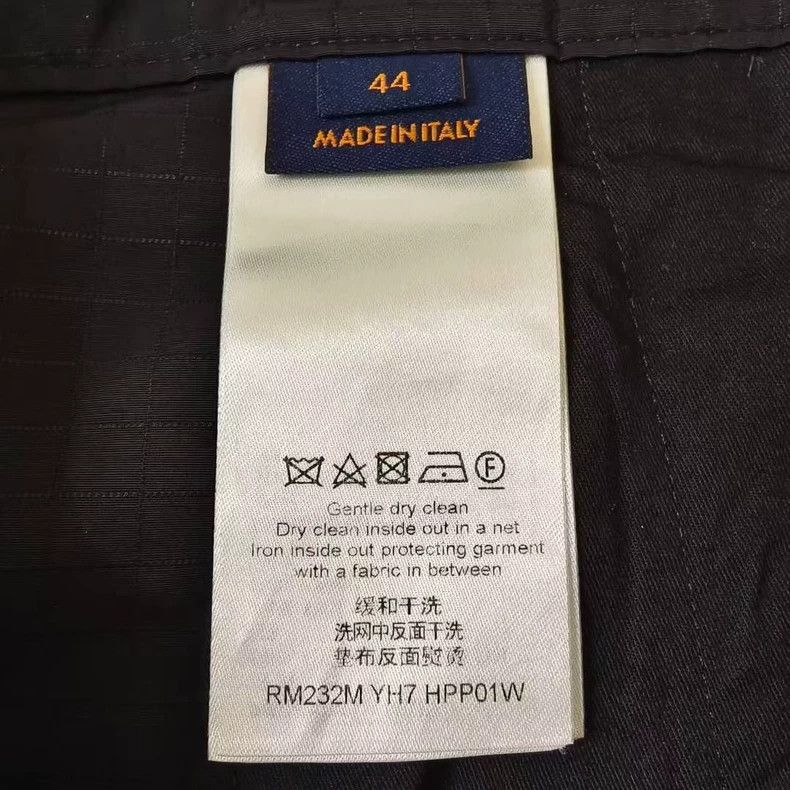 Louis Vuitton Louis Vuitton Full logo cargo shorts Size US 44 / EU 60 - 4 Thumbnail