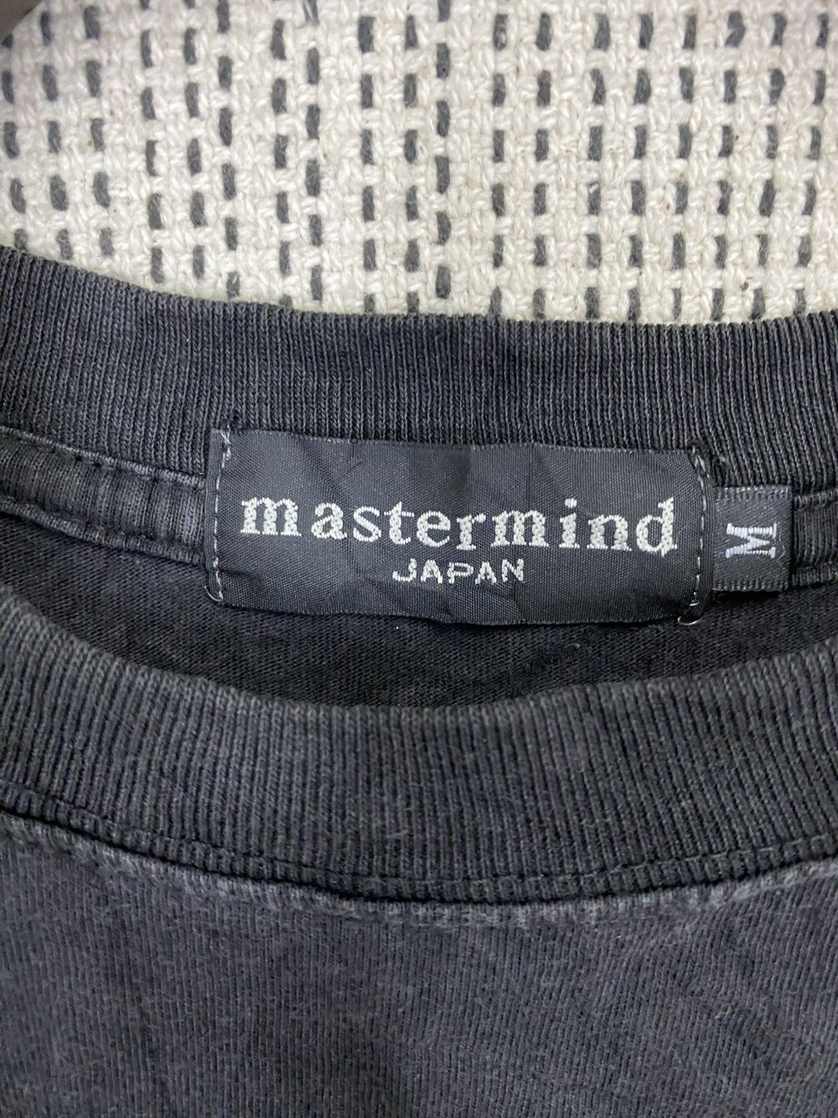 Mastermind Japan Mastermind japan tshirt back hit skull and pistol very rare Size US M / EU 48-50 / 2 - 6 Thumbnail