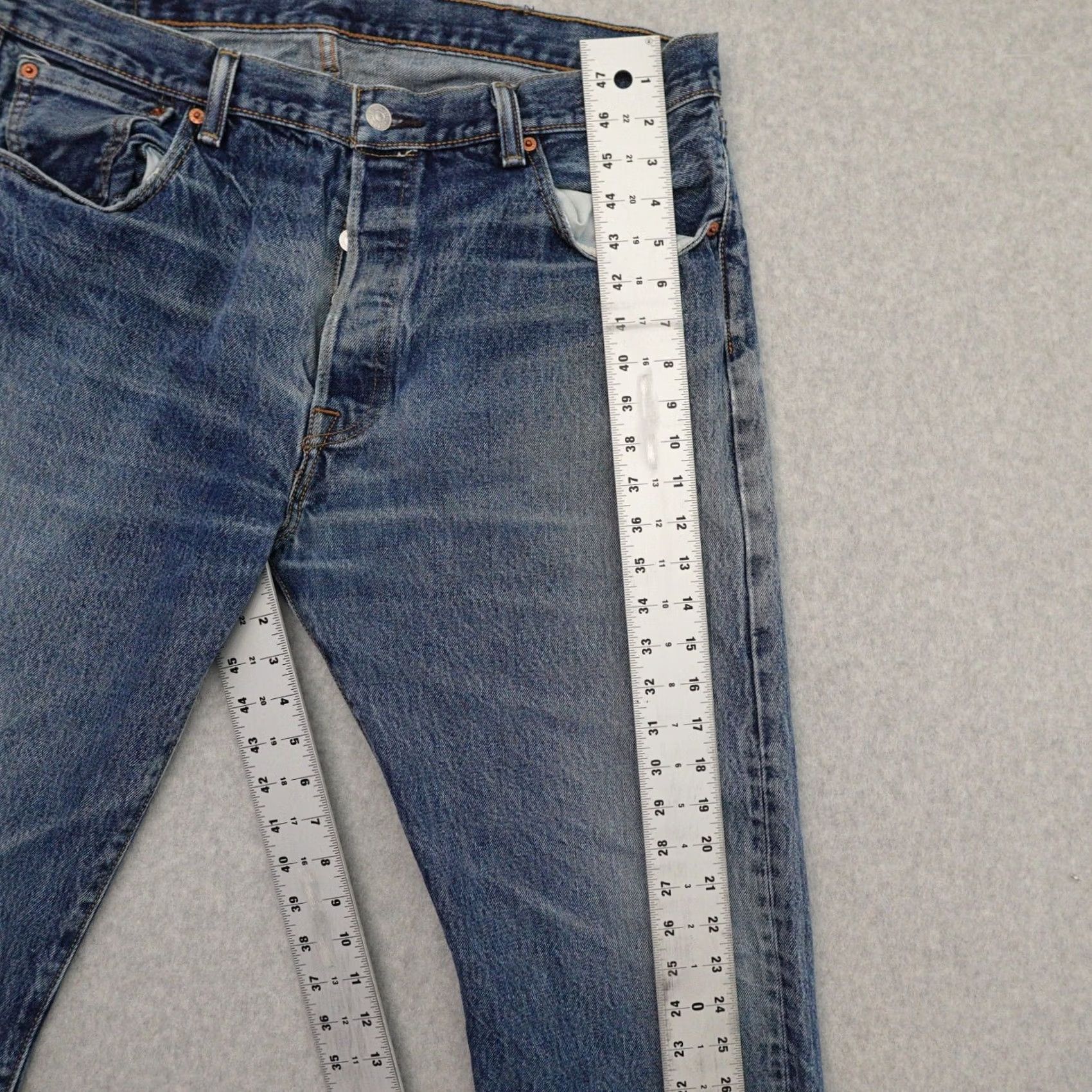Levi's VINTAGE Levi's 501 Jeans Mens 38 Blue Denim Button Fly Straight Jeans Mens 38 Inseam 32 Blue Size US 38 / EU 54 - 7 Thumbnail