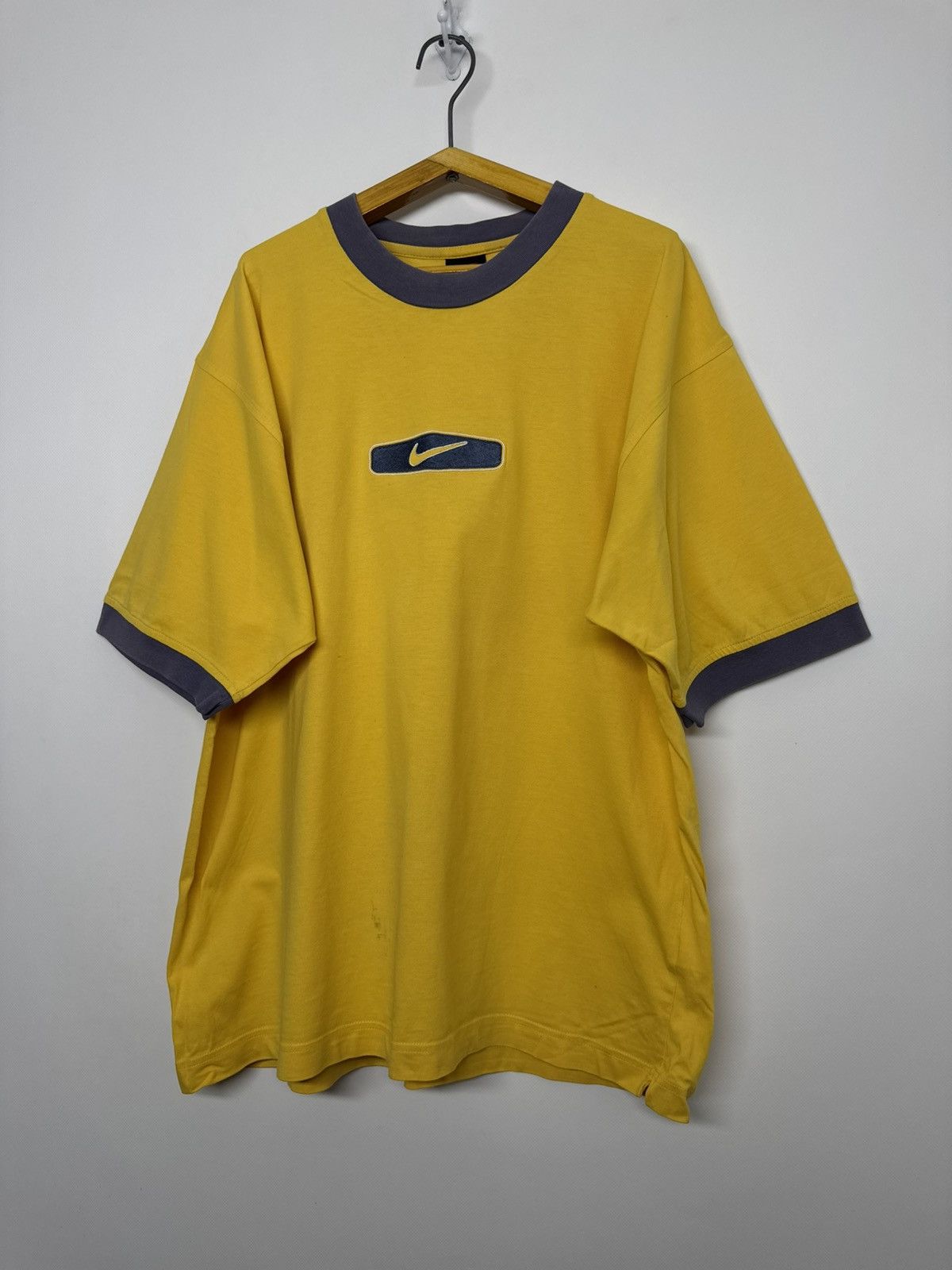 Nike Vintage Y2K Nike T Shirt Center Logo Streetwear Hype Size US L / EU 52-54 / 3 - 5 Thumbnail