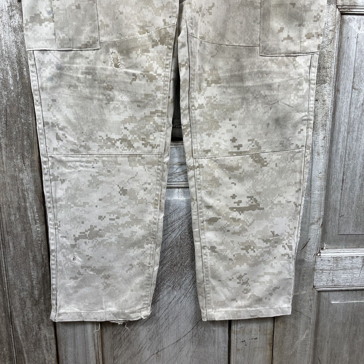 Vintage Vintage Camo Military Distressed Double Knee Cargo Pants Size US 35 - 7 Thumbnail