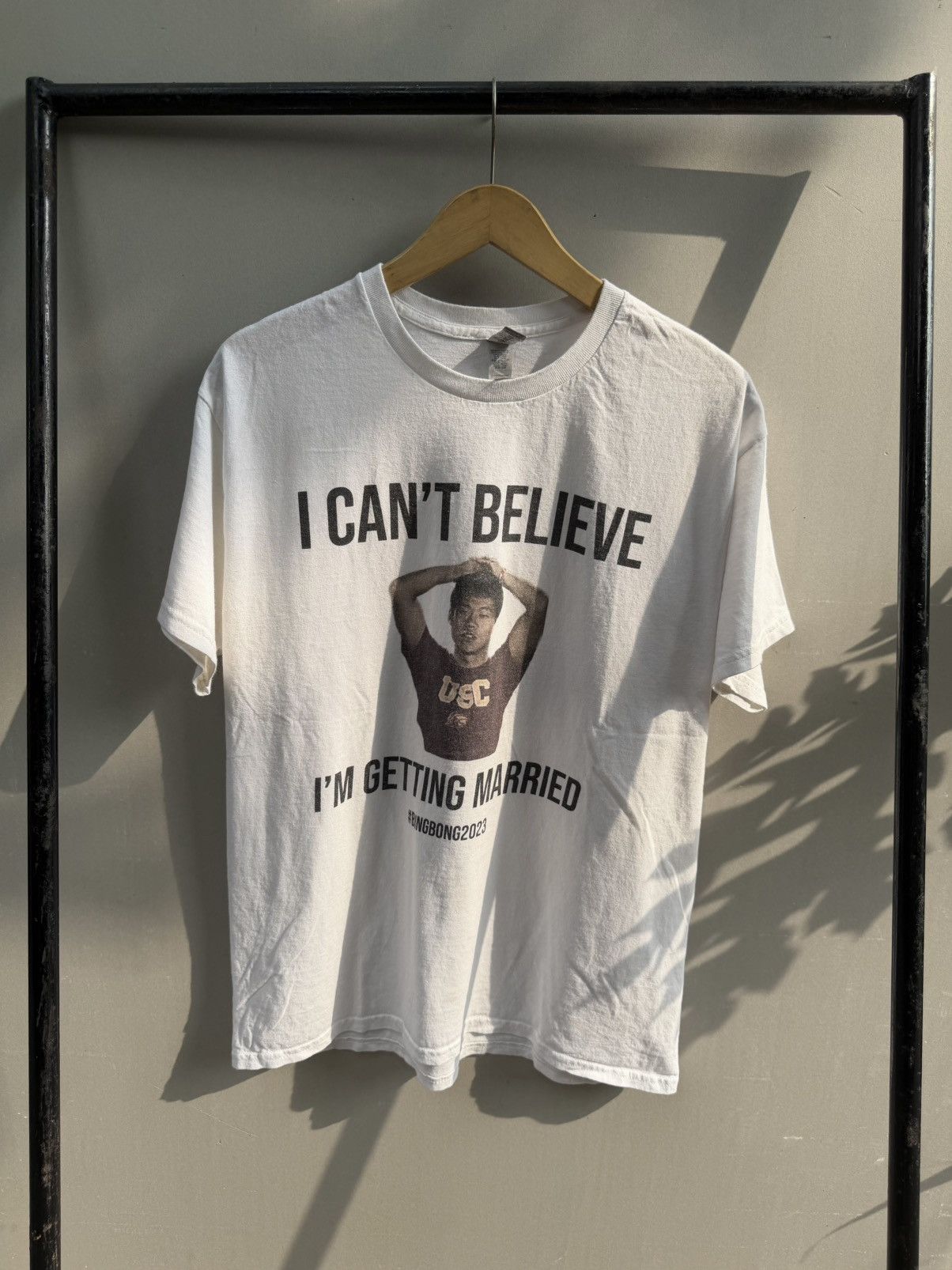 Vintage “I Can’t Believe I’m Getting Married” Size US L / EU 52-54 / 3 - 1 Thumbnail