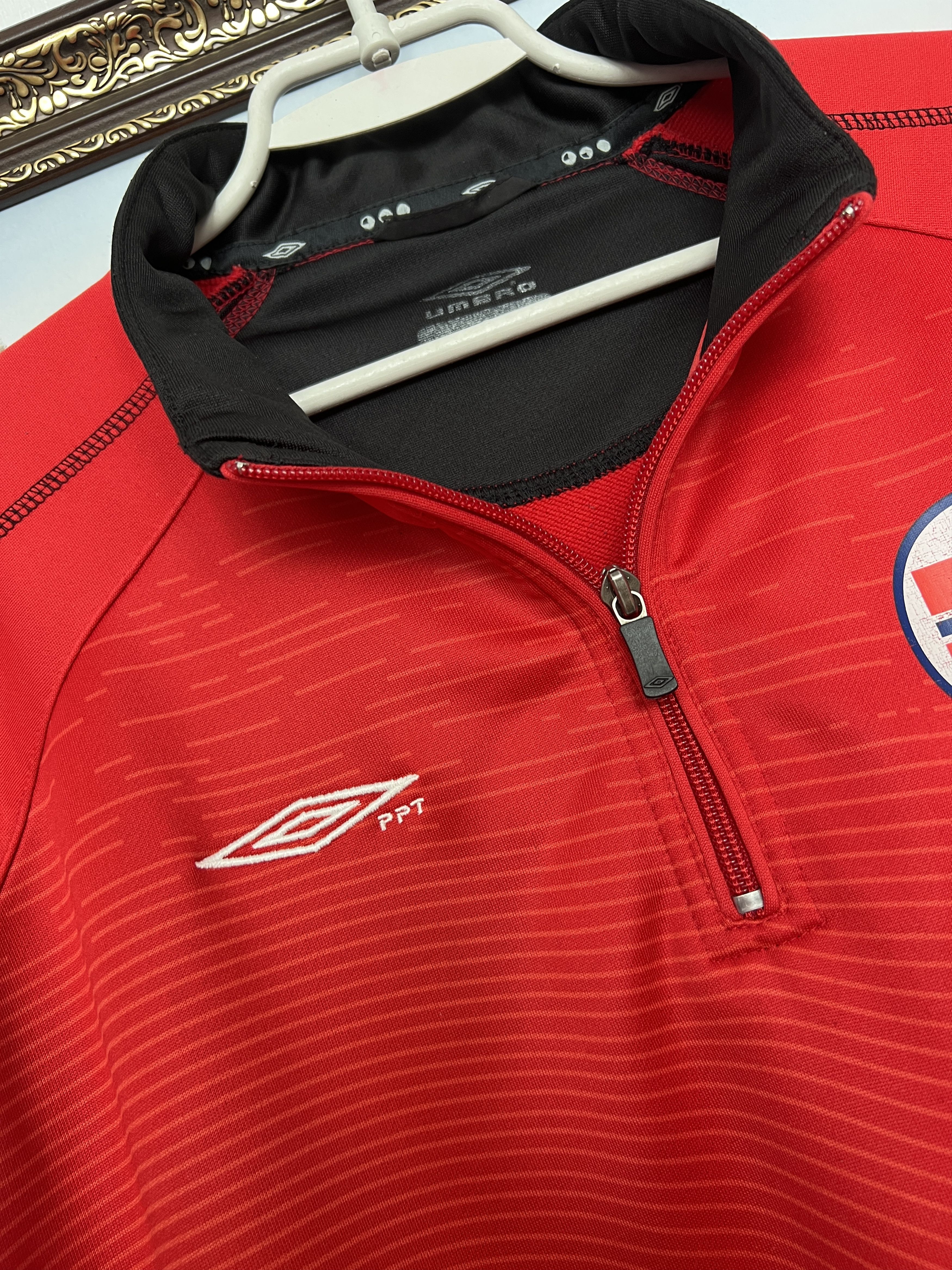 Umbro Vintage Umbro Norway Football Train Sweatshirt Soccer Size US L / EU 52-54 / 3 - 4 Thumbnail