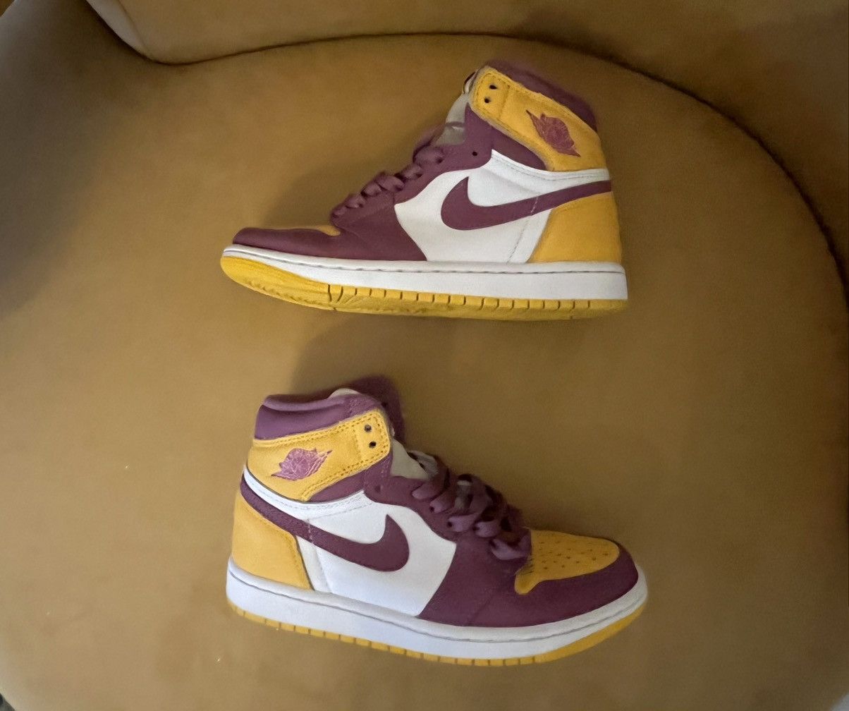 Jordan Brand × Nike 2022 Air Jordan 1 Retro High OG 'Brotherhood' Size US 5 / EU 37 - 1 Thumbnail