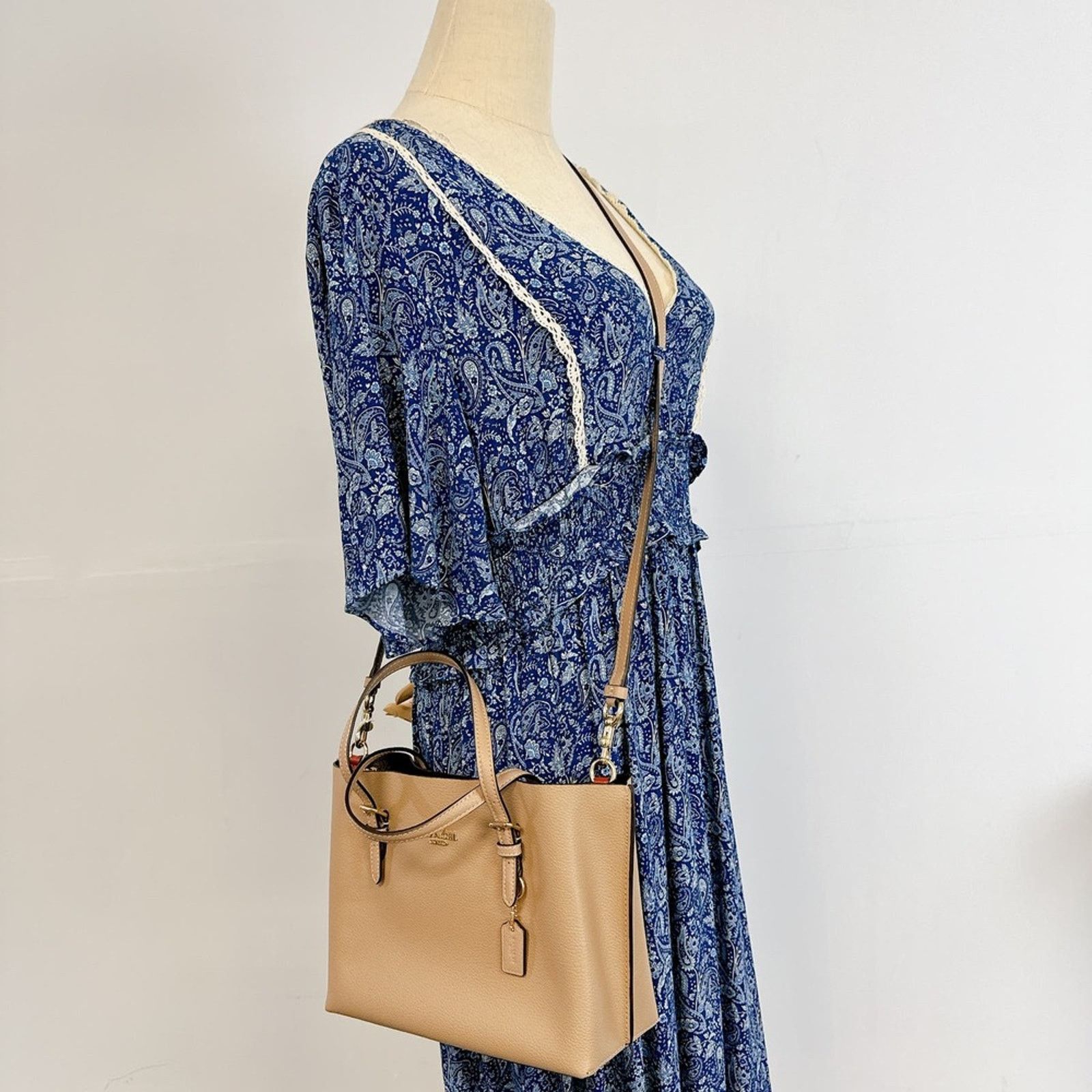 image of Coach C4084 Mollie Tote 25 Taupe in Beige, Women's