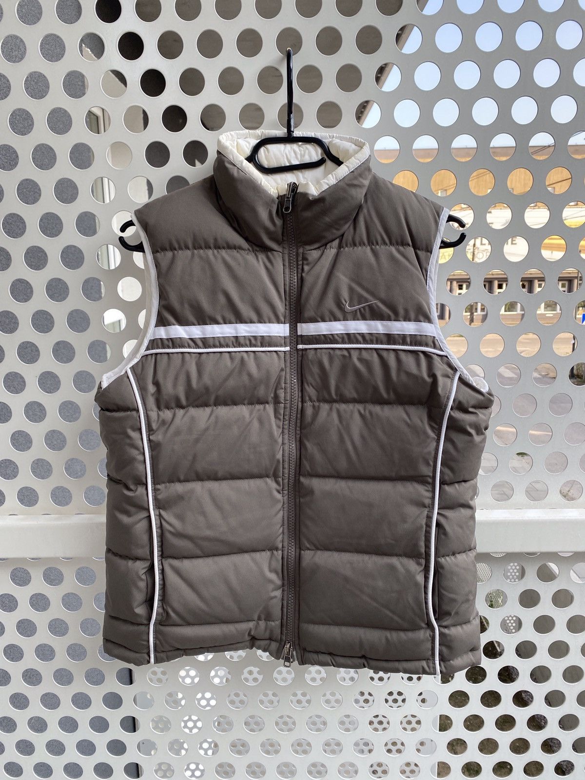 Nike × Vintage Nike Vintage Brown Puffer Vest Y2K Big Logo Down 90s retro Size US S / EU 44-46 / 1 - 1 Thumbnail