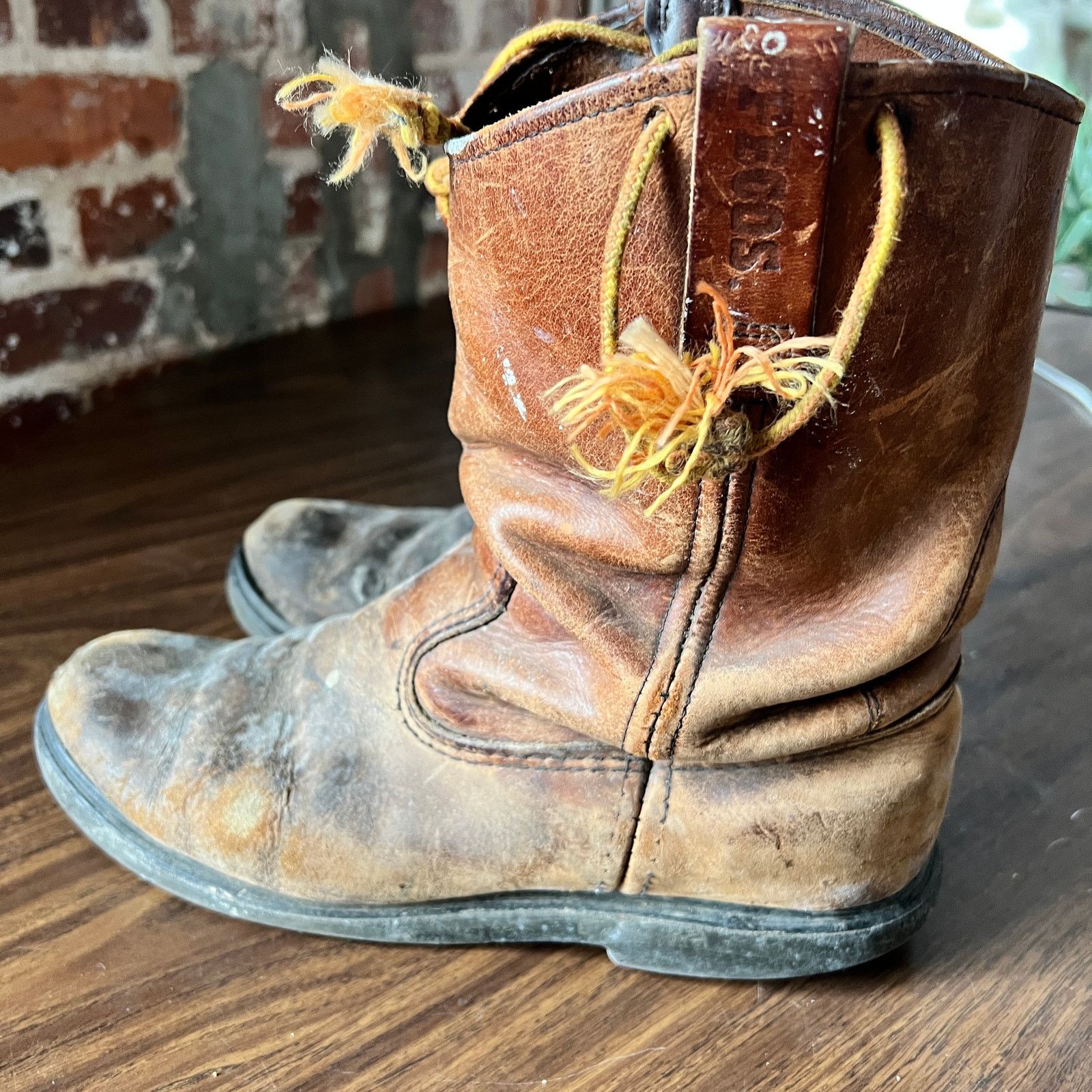 Red Wing Destroyed Thrashed Men's Red Wing Boots Size 8.5 D Size US 8.5 / EU 41-42 - 9 Thumbnail