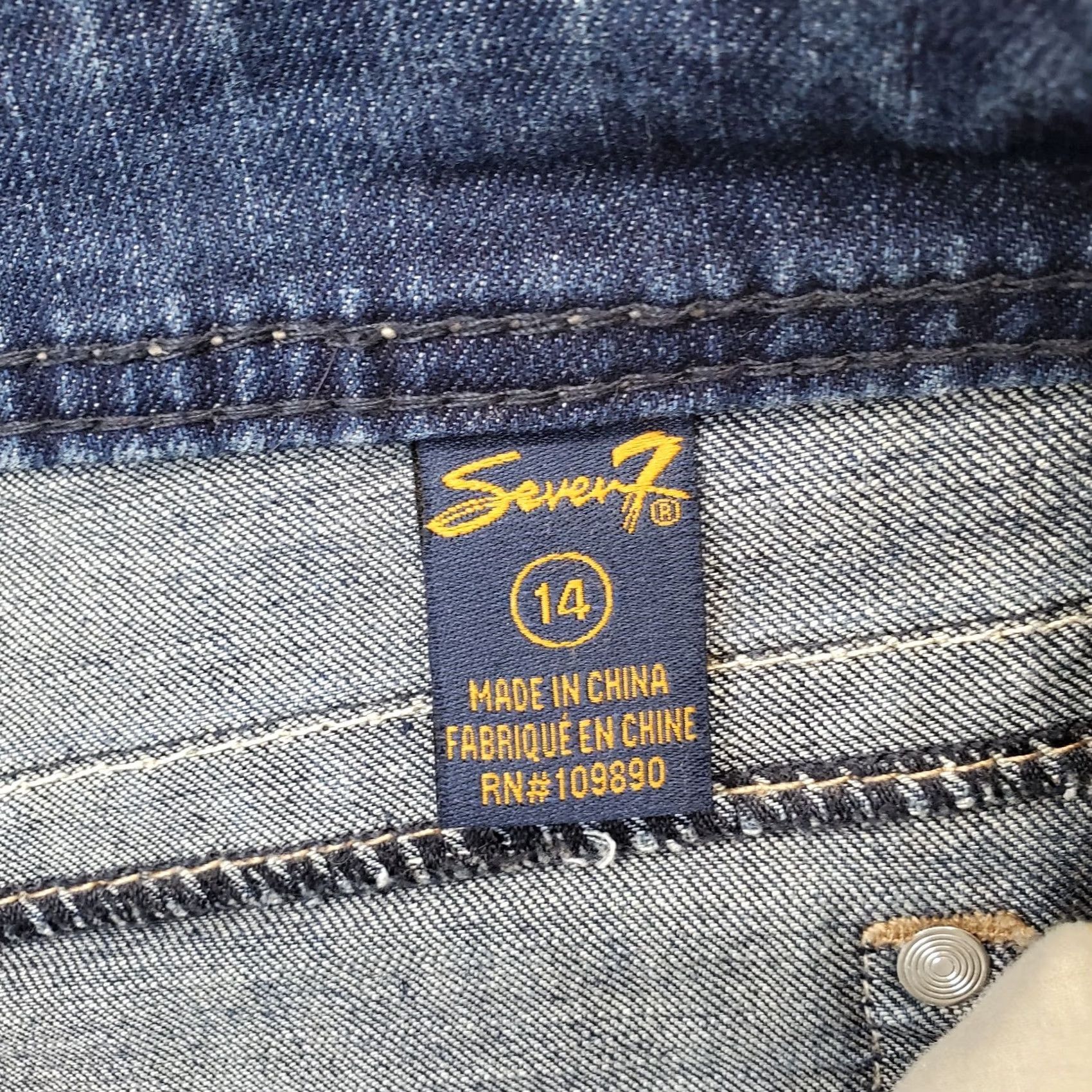 Vintage Seven7 Whiskered Shorts Womens 14 Blue Denim Cotton Arcuate Pocket Cuffed Hem Shirt Size 36" / US 14 / IT 50 - 7 Thumbnail