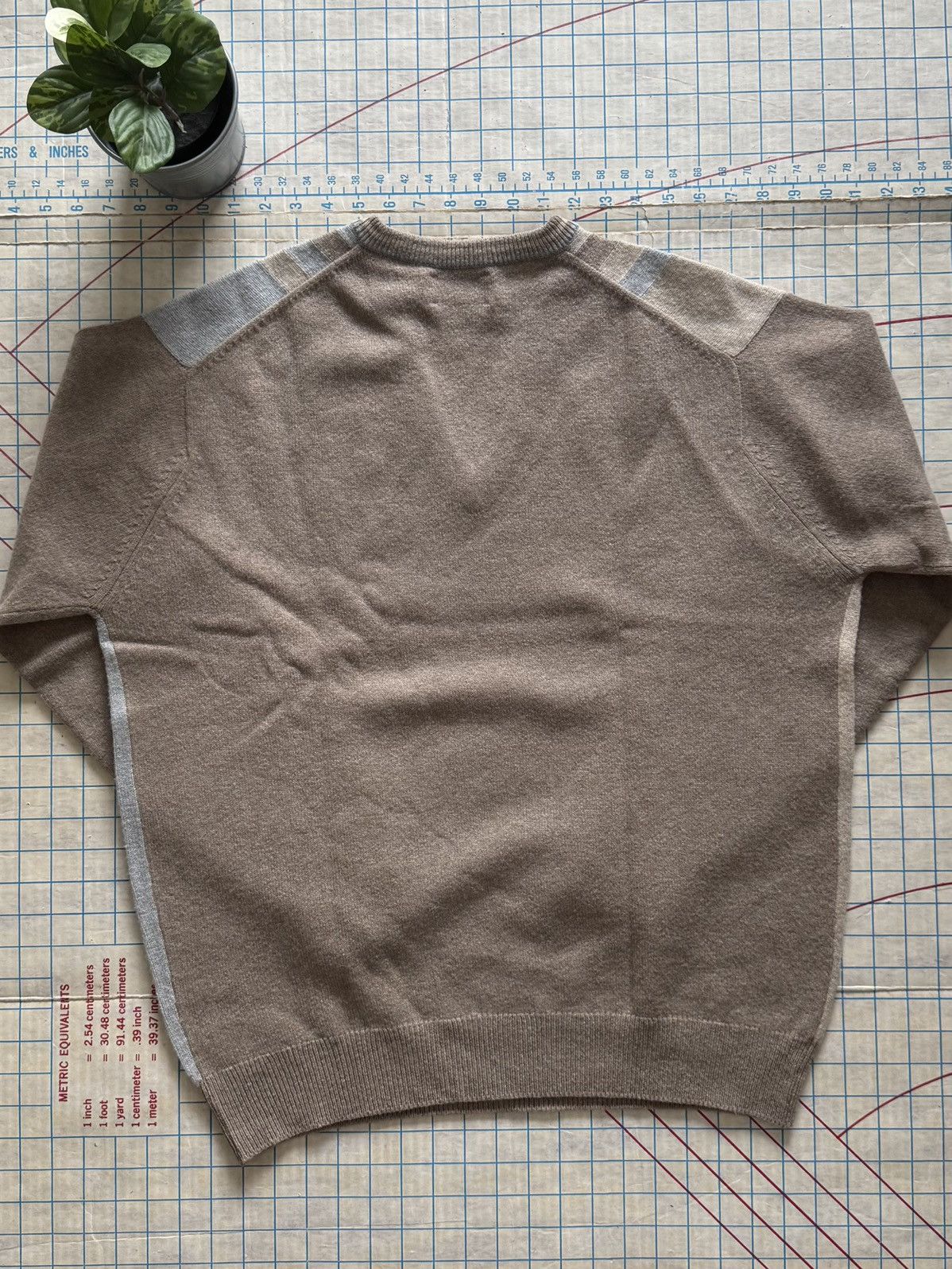 Pringle Of Scotland Vintage Pringle Of Scotland Wool V-Neck Knit Sweater Size 46 Size US L / EU 52-54 / 3 - 9 Thumbnail