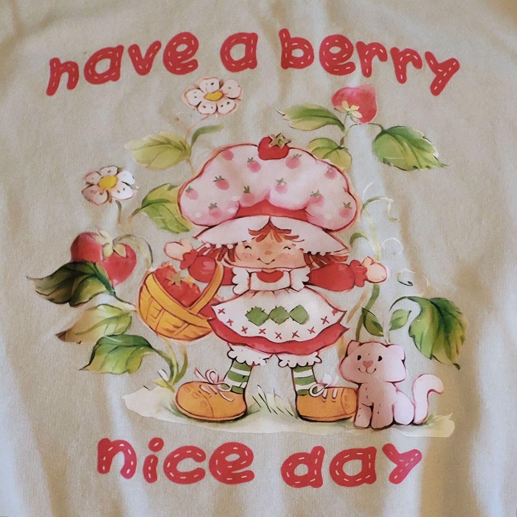 Gildan VINTAGE Gildan Sweatshirt Have a Berry Nice Day Strawberry Shortcake Women's L Beige Long Sleeve Pullover Sweatshirt Regular Size Large Size L / US 10 / IT 46 - 2 Thumbnail