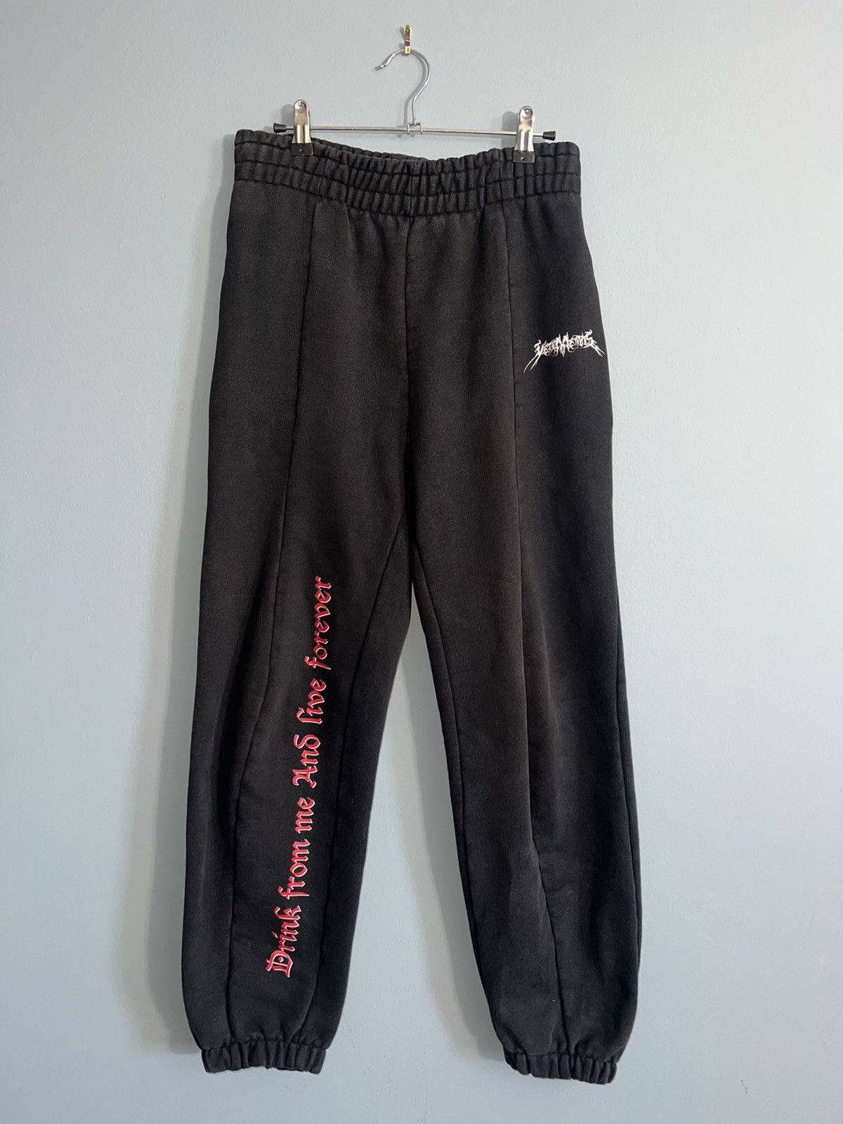 Vetements VETEMENTS DRINK FROM ME AND LIVE FOREVER SWEATPANTS Size US 30 / EU 46 - 1 Thumbnail