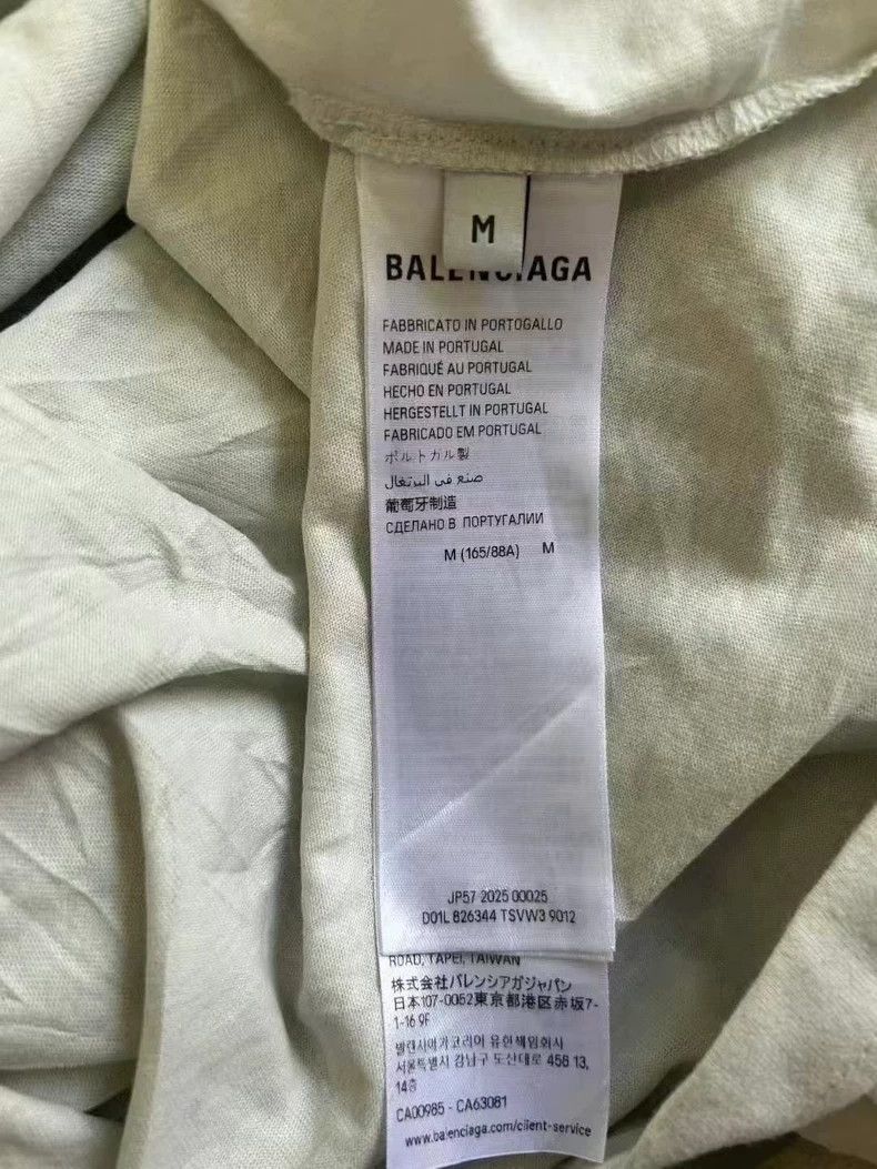 Balenciaga Balenciaga Asymmetrical Hem Letter White Portrait Short Sl Size US M / EU 48-50 / 2 - 5 Thumbnail
