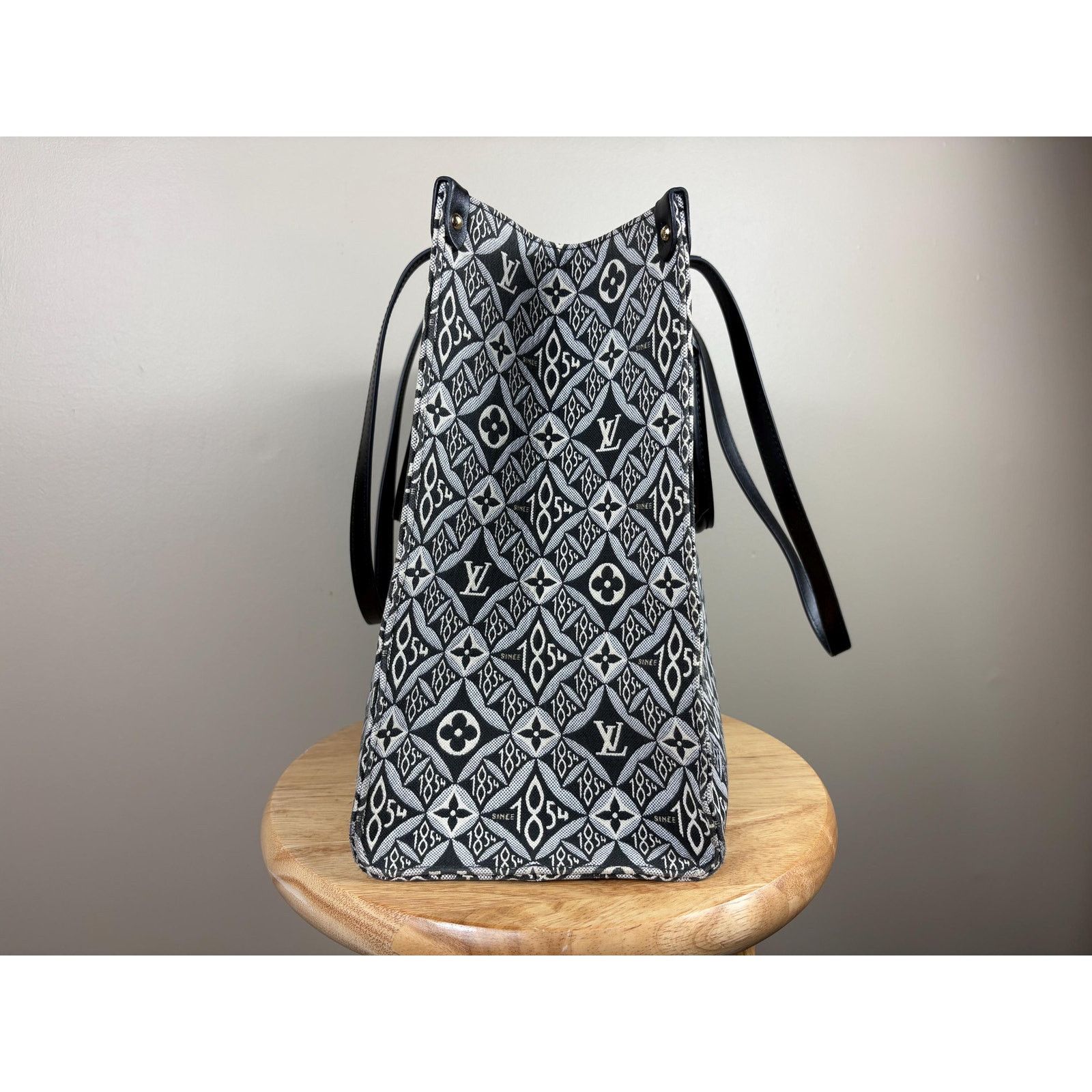 Louis Vuitton Authentic Louis Vuitton OnTheGo GM Limited Edition Jacquard Size ONE SIZE - 4 Thumbnail