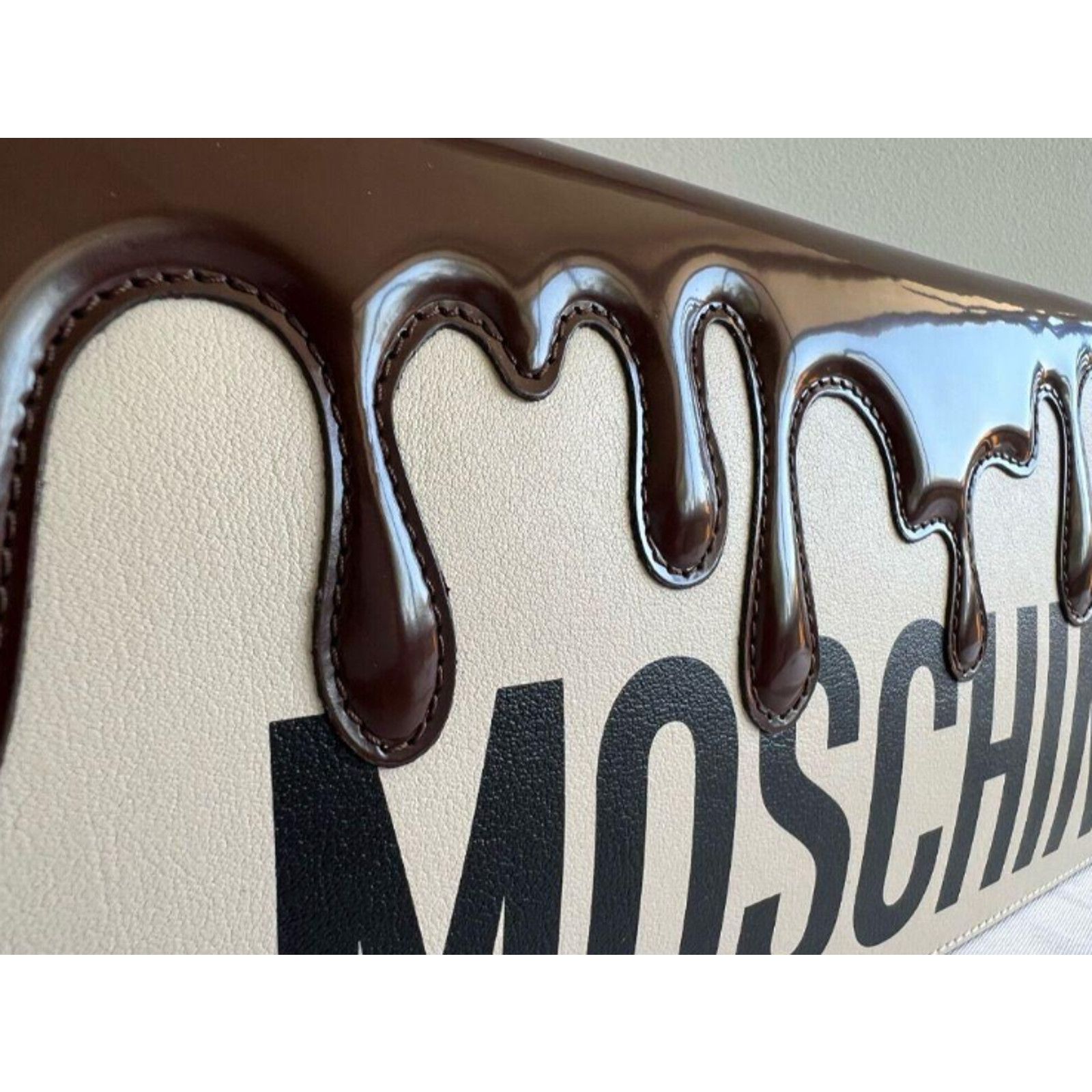 Moschino SS22 MOSCHINO Couture Chocolate Dripping Wristlet Handbag Size ONE SIZE - 5 Thumbnail