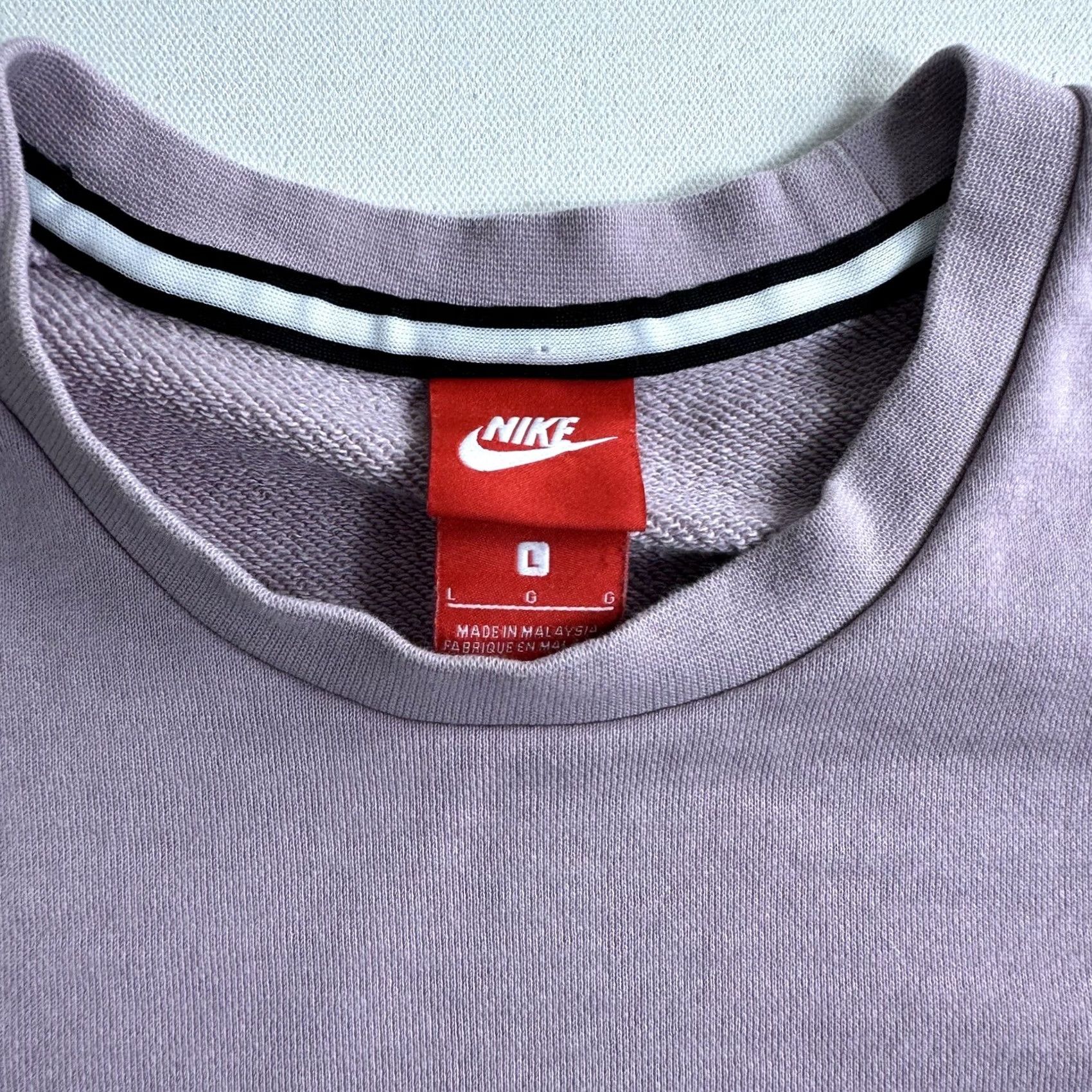 Nike VINTAGE? AUTHENTIC NIKE MODERN CREW FRONT MID POCKET SWEATSHIRT S/S PURPLE TOP 886910-694 Size US L / EU 52-54 / 3 - 7 Thumbnail