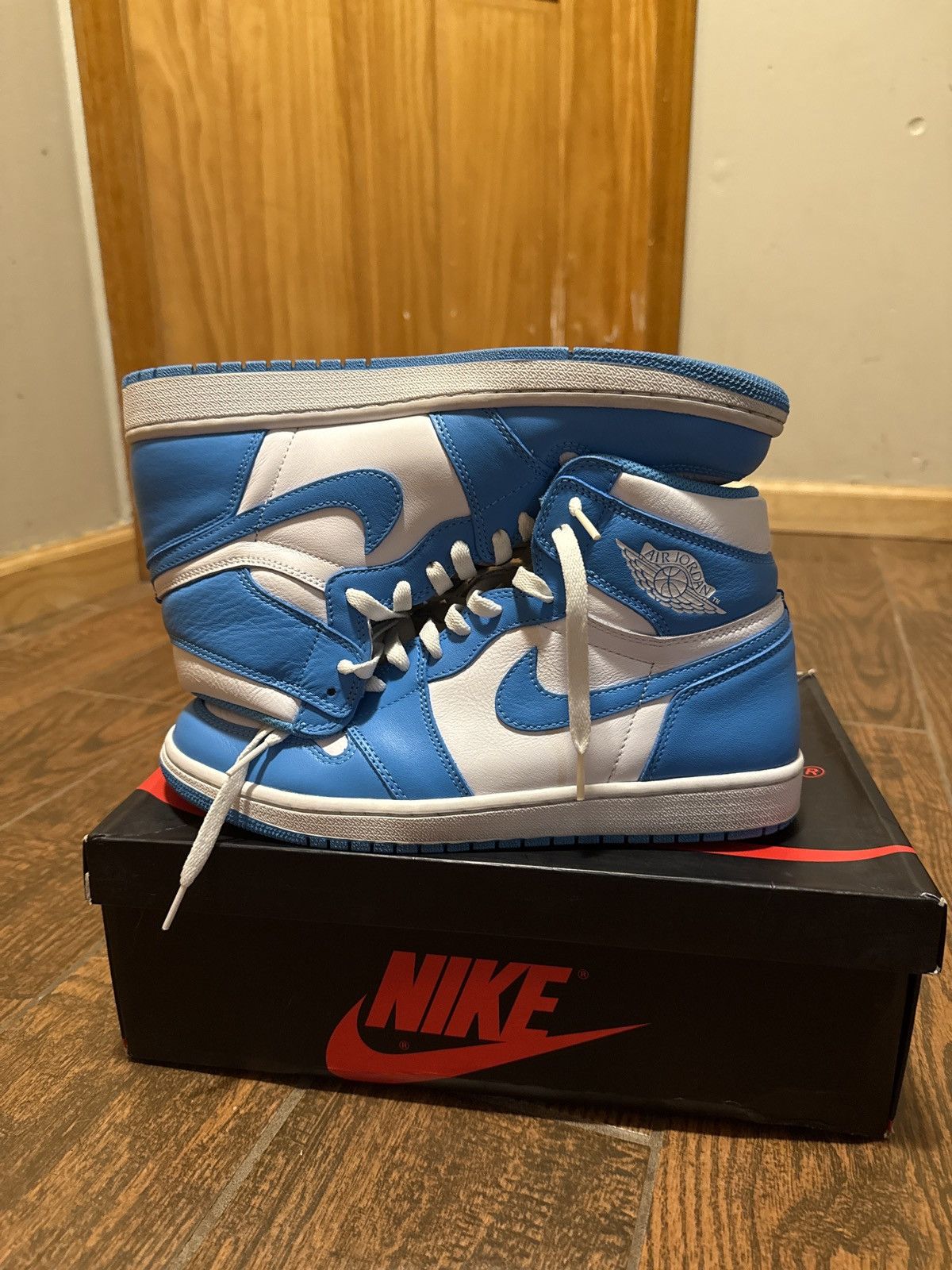 Jordan Brand Air Jordan 1 UNC 2015 Release Size US 10 / EU 43 - 1 Thumbnail