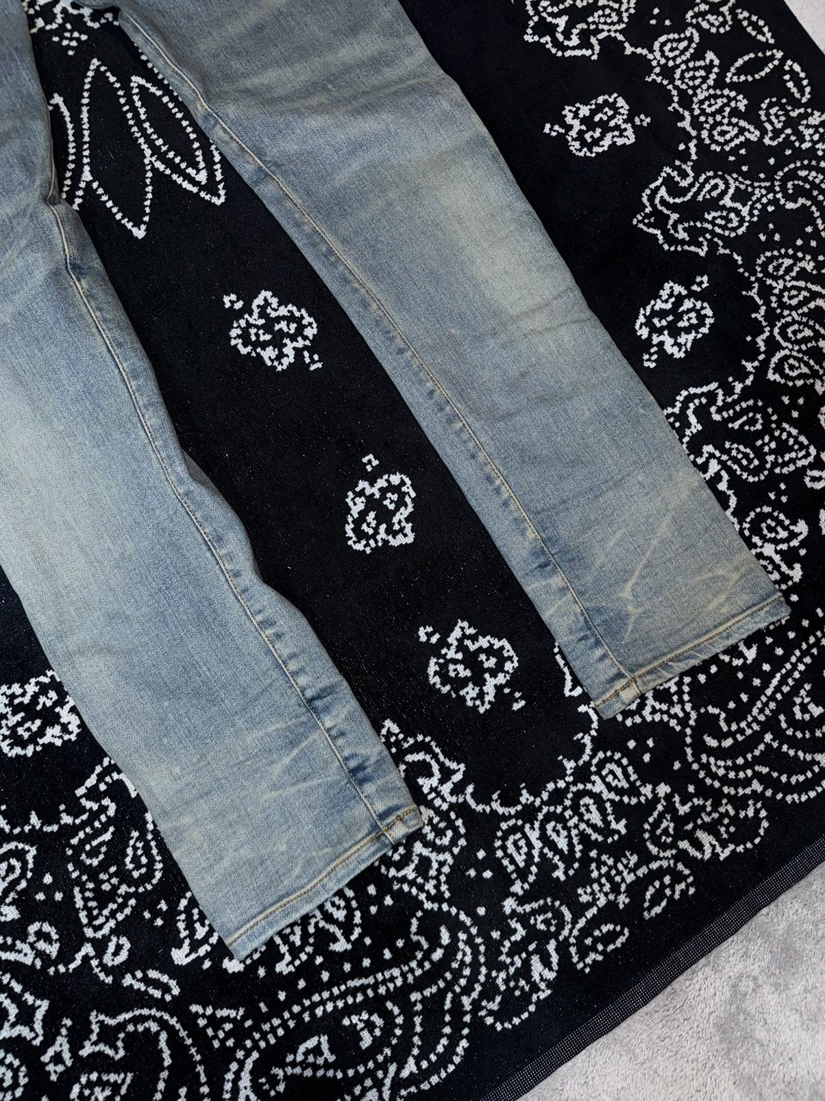Amiri AMIRI SKELL BONE SCRIPT LOGO JEANS Size US 32 / EU 48 - 19 Thumbnail