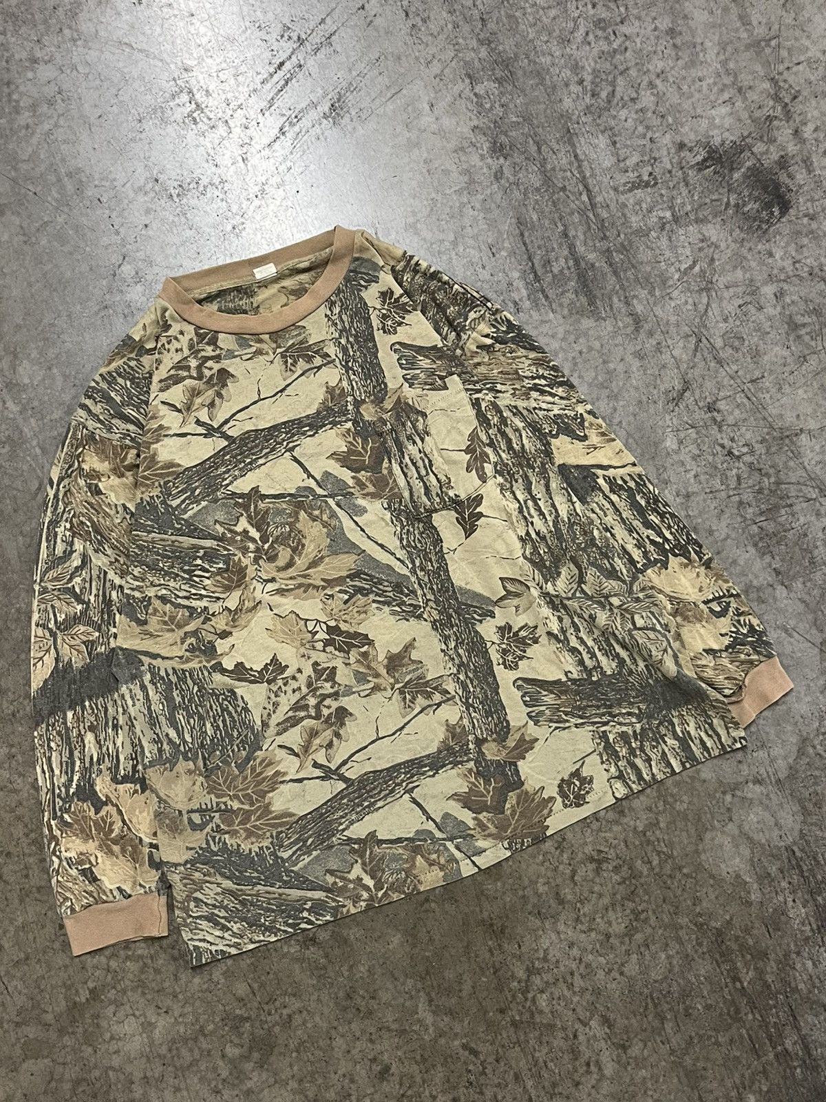 Vintage Realtree camo vintage faded longsleeve pocket tee boxy Size US L / EU 52-54 / 3 - 3 Thumbnail