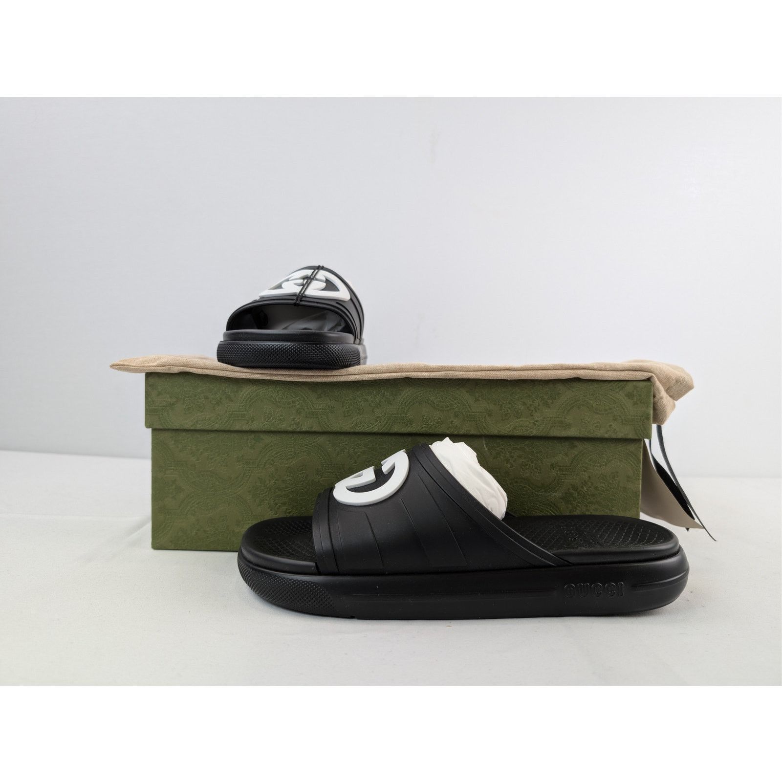 Gucci o1rshd1 Pursuit Logo Embossed Rubber Slide Slippers in Black Size US 7.5 / EU 40-41 - 15 Thumbnail