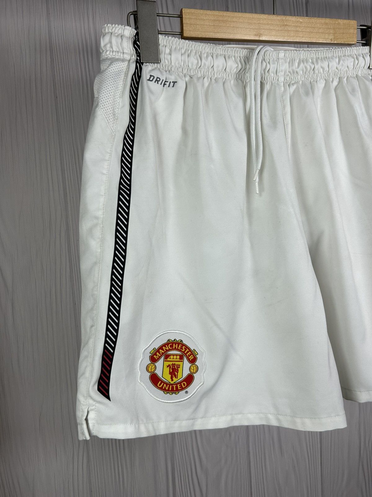 Nike NIKE MANCHESTER UNITED 2010/11 SHORTS FOOTBALL SOCCER SIZE M Size US 32 / EU 48 - 2 Thumbnail