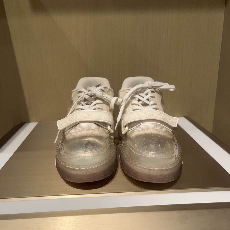 Louis Vuitton Louis Vuitton Stylish Transparent Logo Sneakers for Men - Size US 8.5 / EU 41-42 - 2 Thumbnail