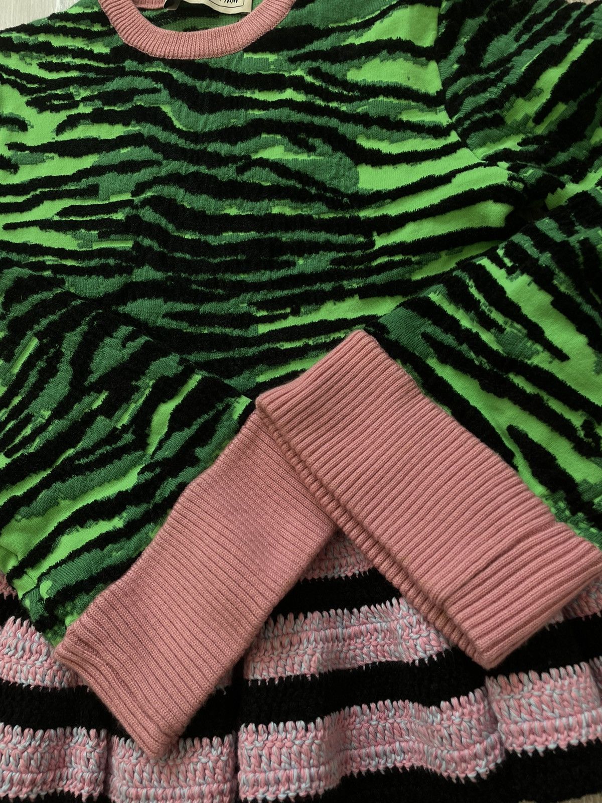 H&M × Kenzo × Vintage Kenzo x H&M Green/Pink Tiger Pattern Knit Sweater Size XS / US 0-2 / IT 36-38 - 4 Thumbnail