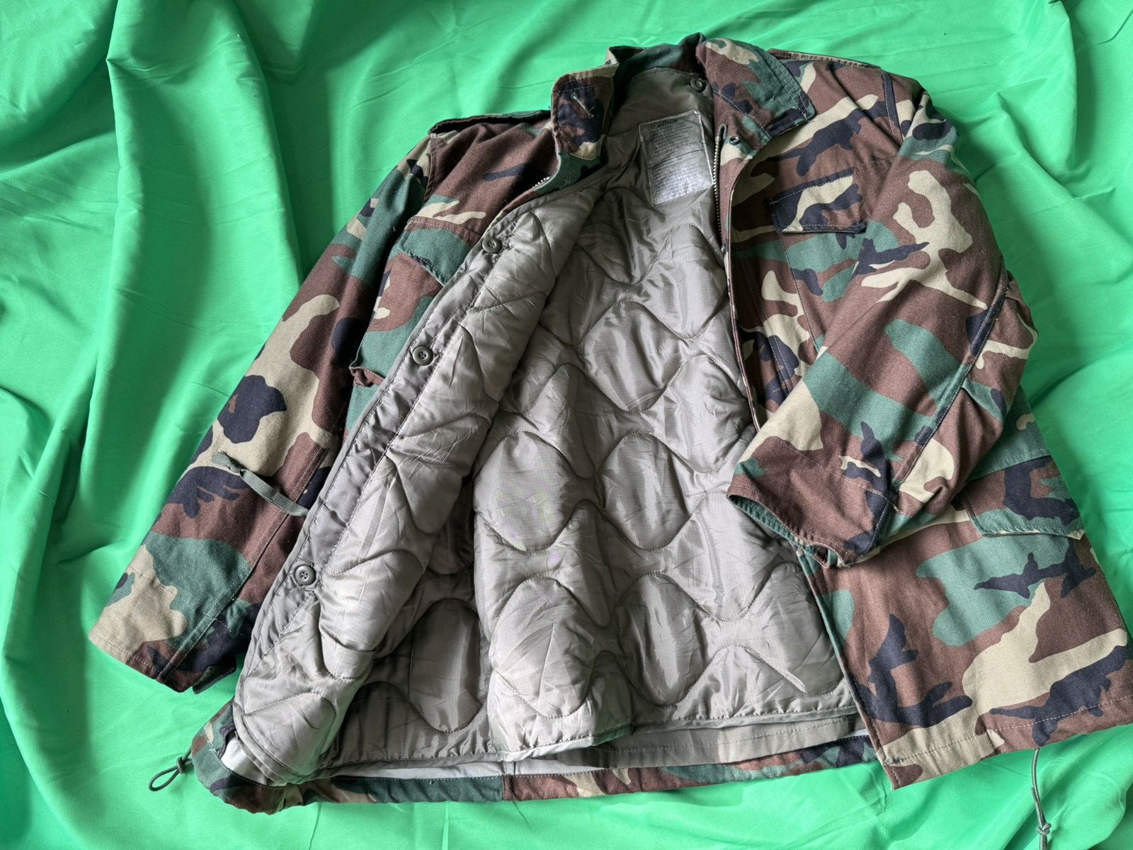 Vintage Heavy Army Field Jacket woodland camo Size US M / EU 48-50 / 2 - 5 Thumbnail