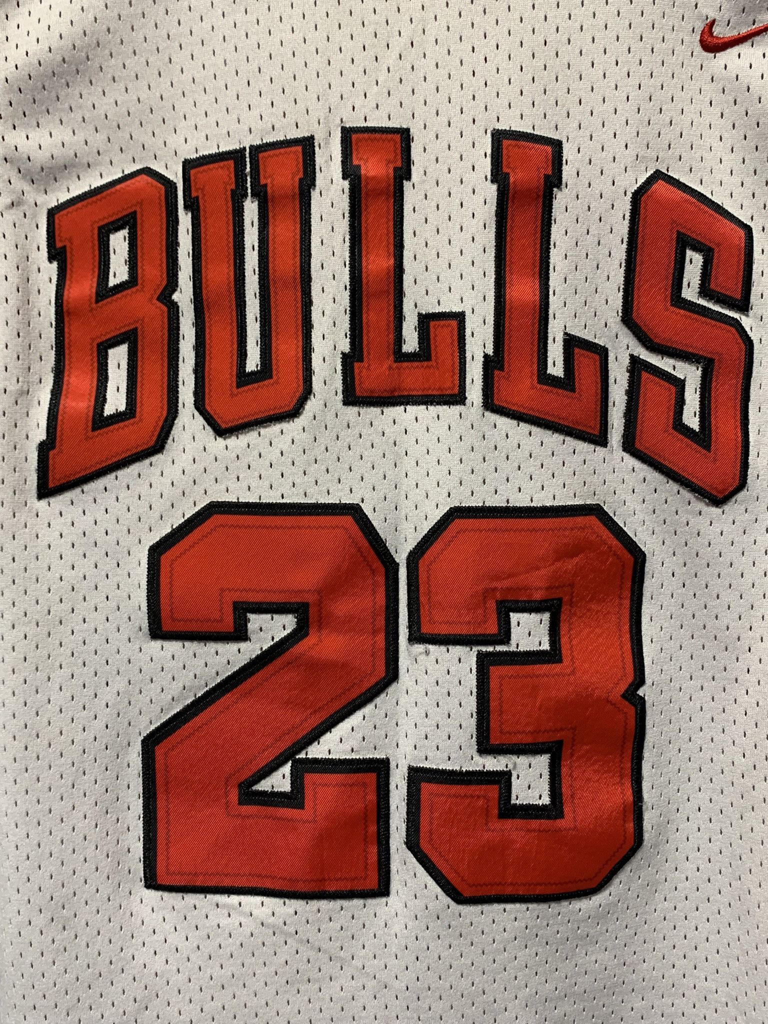 Nike Vintage Nike Chicago Bulls NBA Jersey Jordan #23 XL Size US XL / EU 56 / 4 - 6 Thumbnail