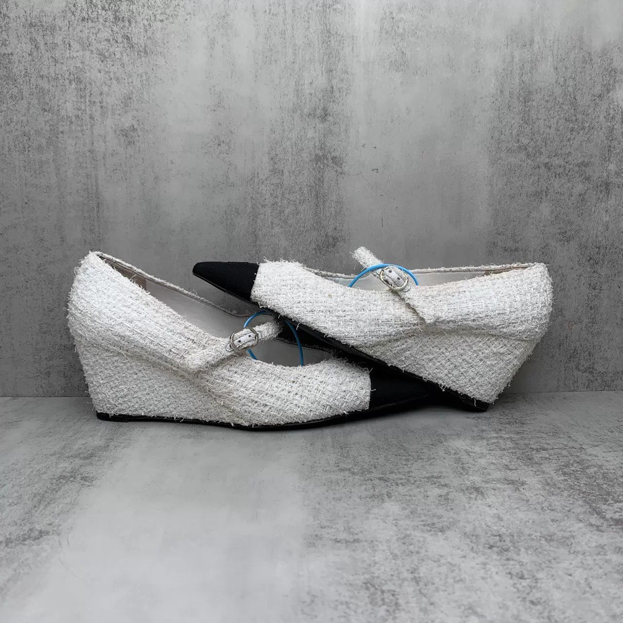 Chanel Chanel White Tweed Heels 36.5 95 New Size US 6 / IT 36 - 2 Thumbnail
