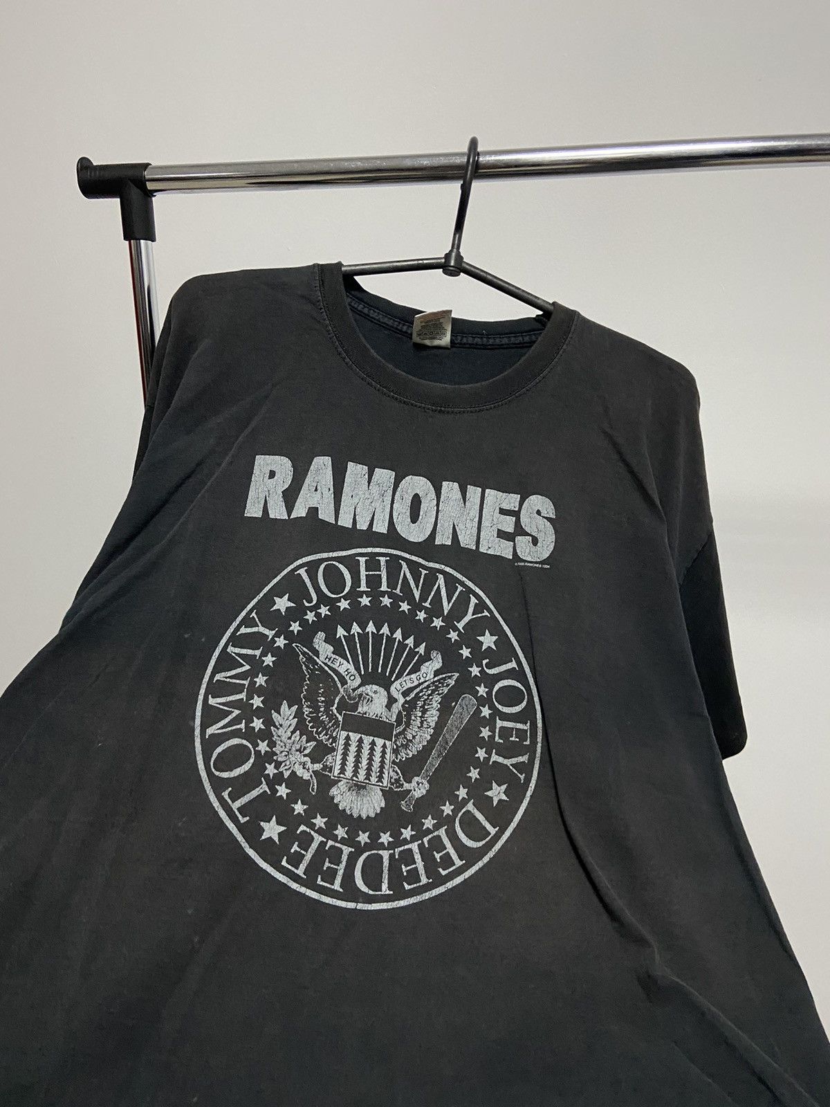 Vintage Ramones 2005 T Shirt Big Logo Vintage hey ho let's go Size US XL / EU 56 / 4 - 8 Thumbnail